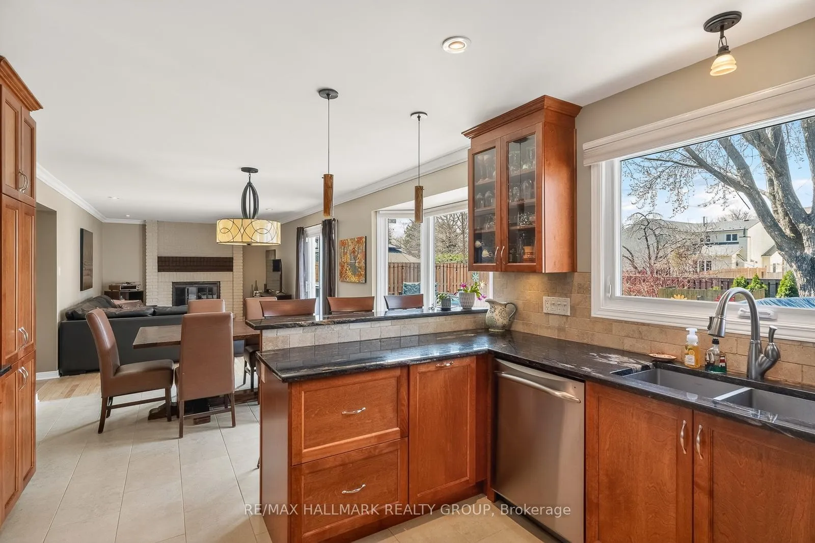 Photo 21 of 853 Acadian Gardens, Ottawa, Convent Glen — HOMEH