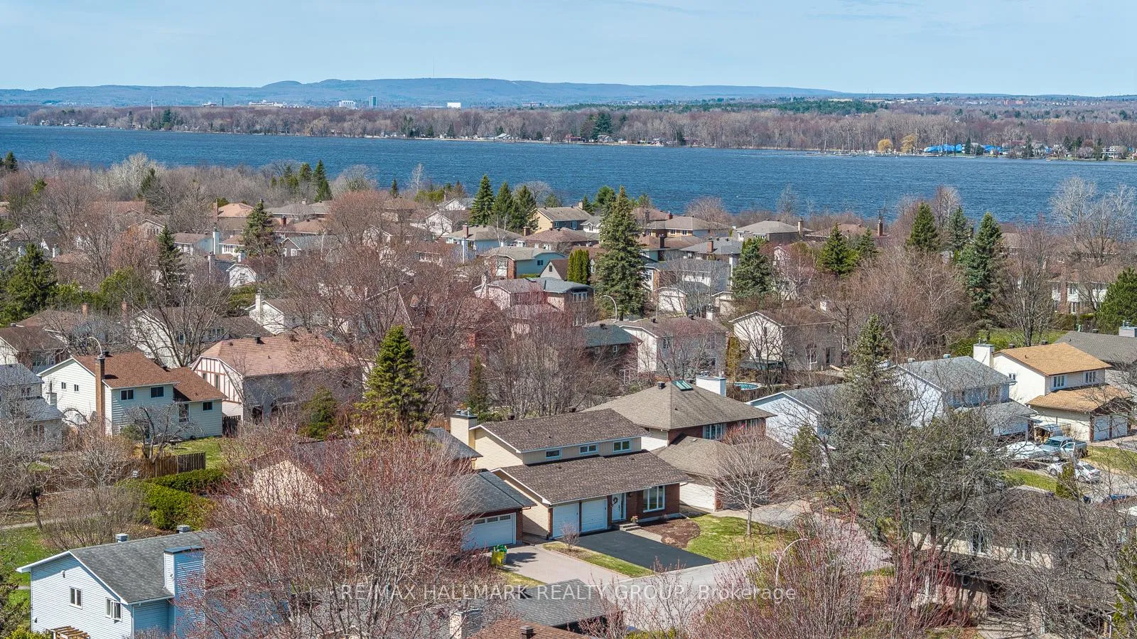 Photo 49 of 853 Acadian Gardens, Ottawa, Convent Glen — HOMEH