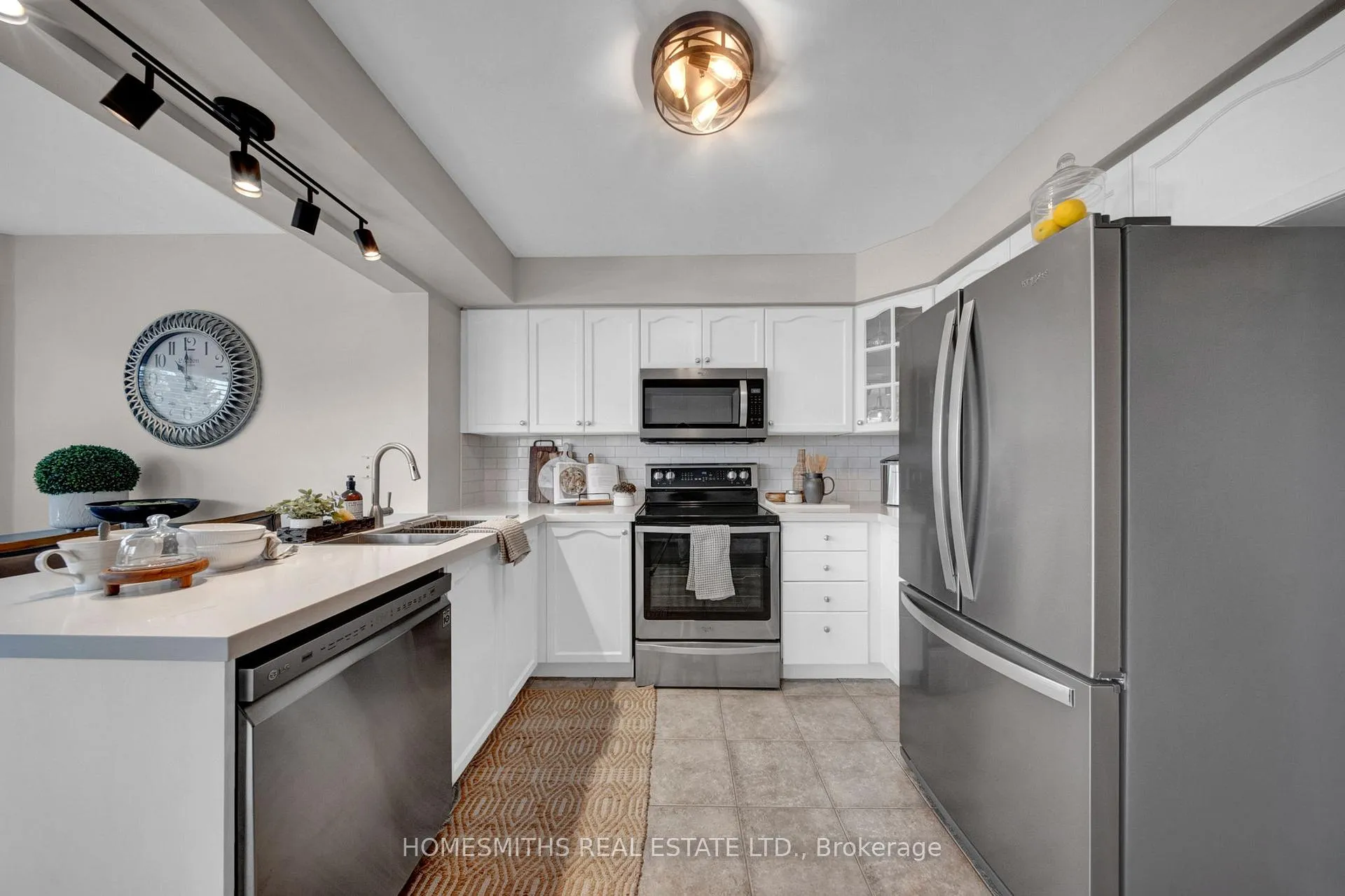 Photo 8 of 147 Sleeman Square, Clarington, Courtice — HOMEH