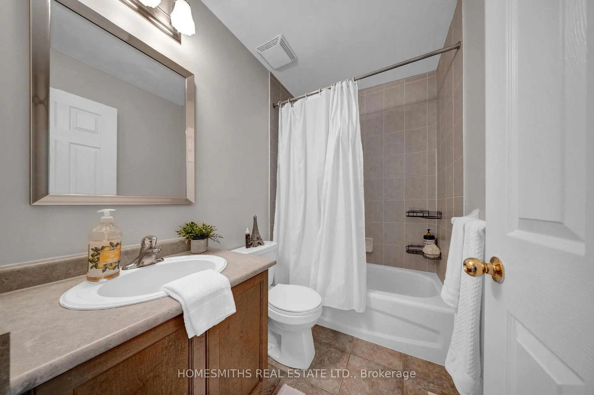 Photo 20 of 147 Sleeman Square, Clarington, Courtice — HOMEH