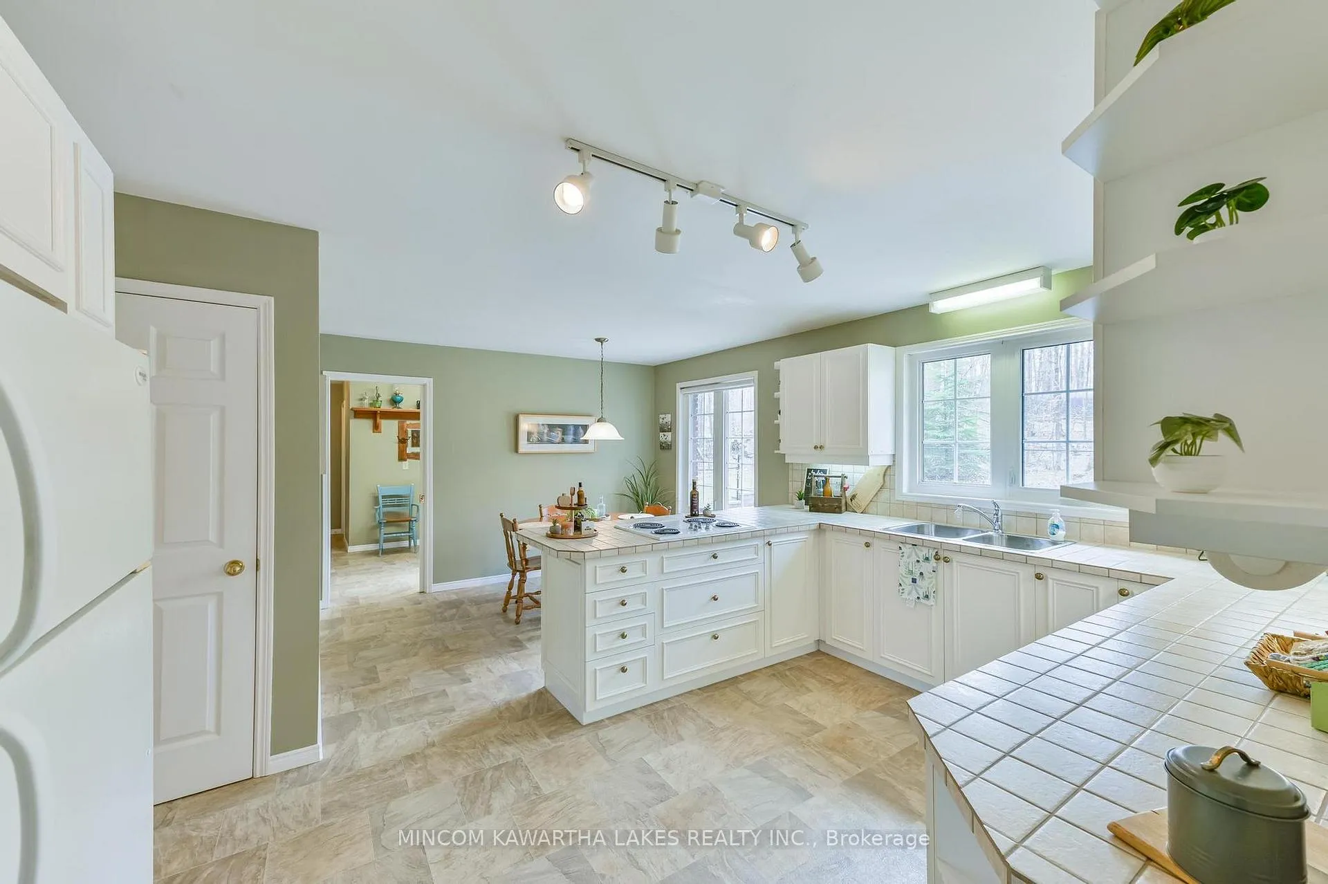 Photo 6 of 994 Birchview Crescent, Selwyn — HOMEH