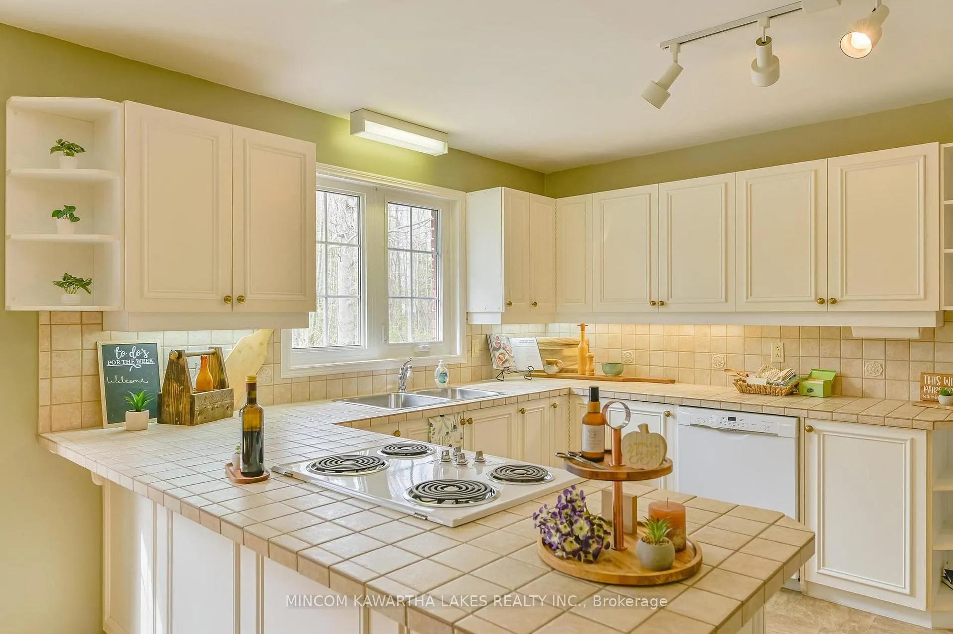 Photo 7 of 994 Birchview Crescent, Selwyn — HOMEH