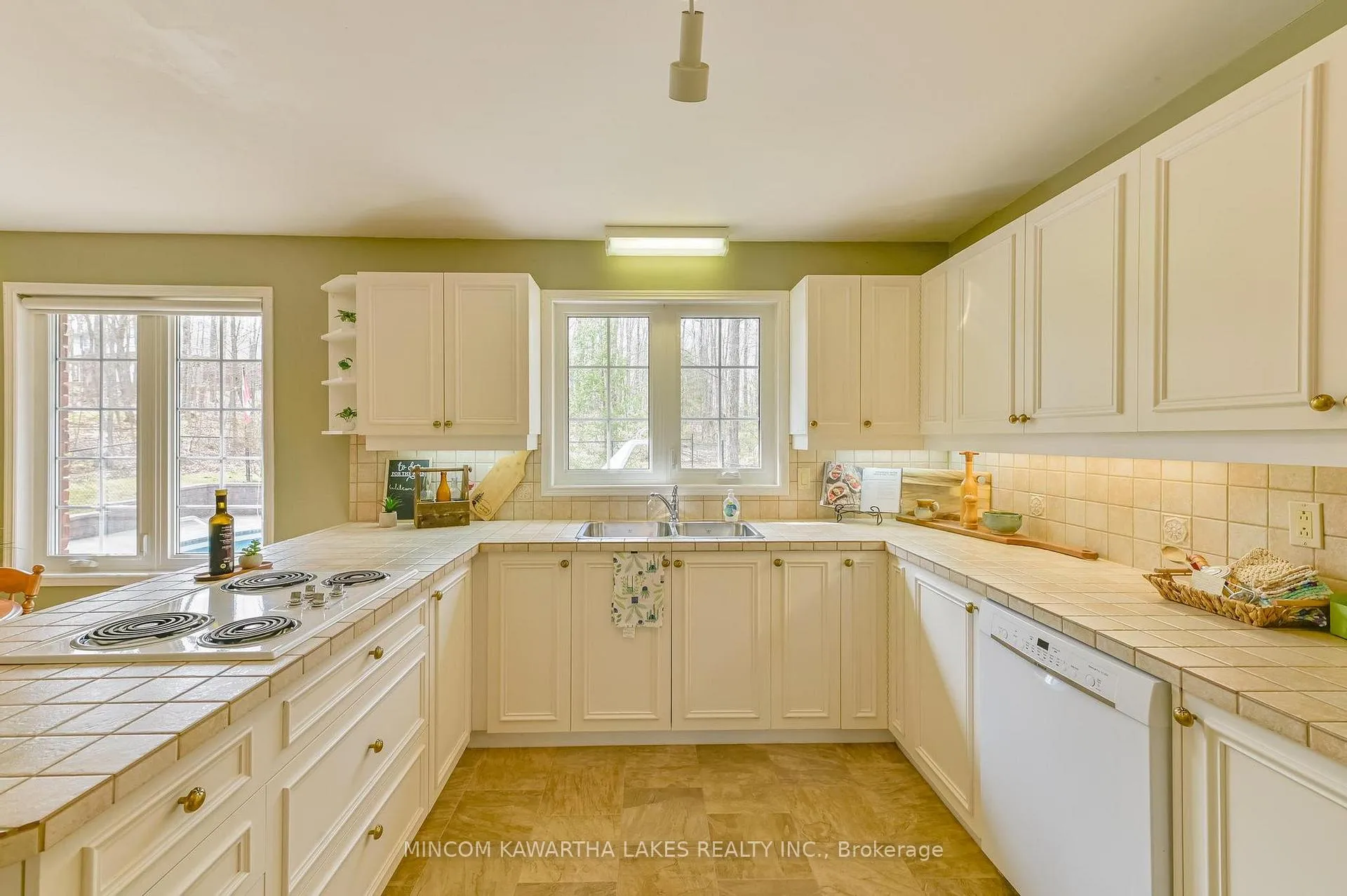 Photo 8 of 994 Birchview Crescent, Selwyn — HOMEH