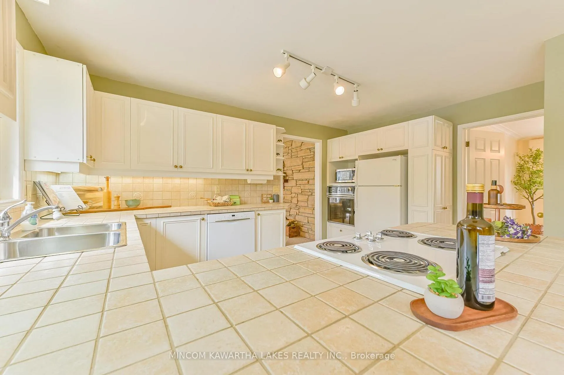 Photo 9 of 994 Birchview Crescent, Selwyn — HOMEH
