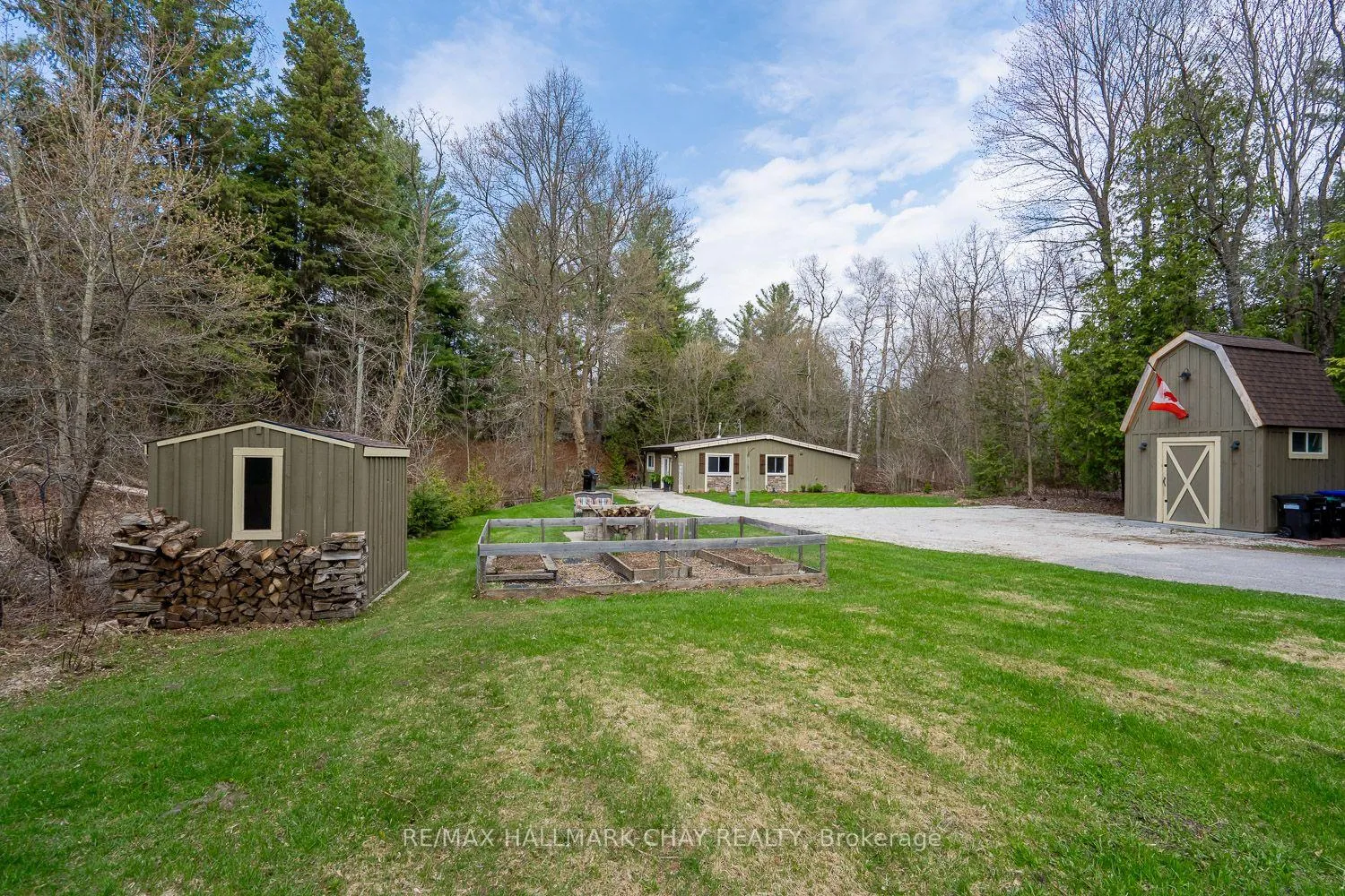 Photo 6 of 8256 Main Street, Adjala-Tosorontio, Lisle — HOMEH
