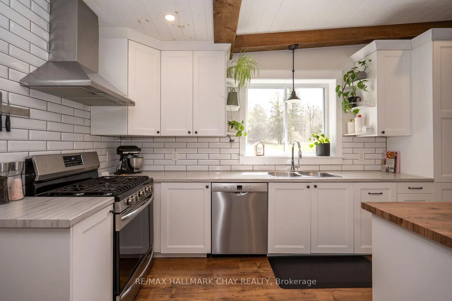 Photo 20 of 8256 Main Street, Adjala-Tosorontio, Lisle — HOMEH