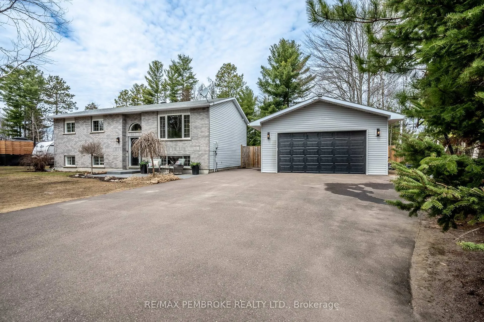 Photo 1 of 18 Cardinal Crescent, Petawawa — HOMEH