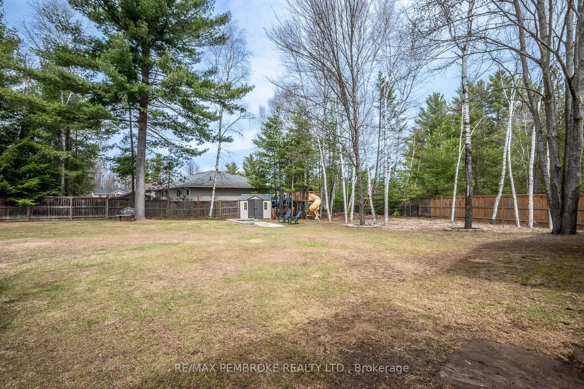 Photo 6 of 18 Cardinal Crescent, Petawawa — HOMEH