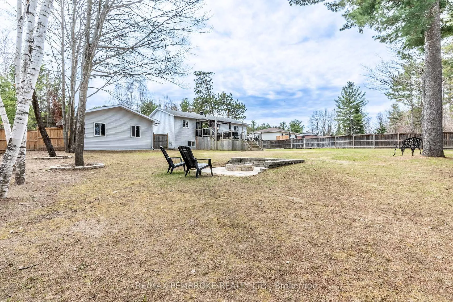 Photo 8 of 18 Cardinal Crescent, Petawawa — HOMEH