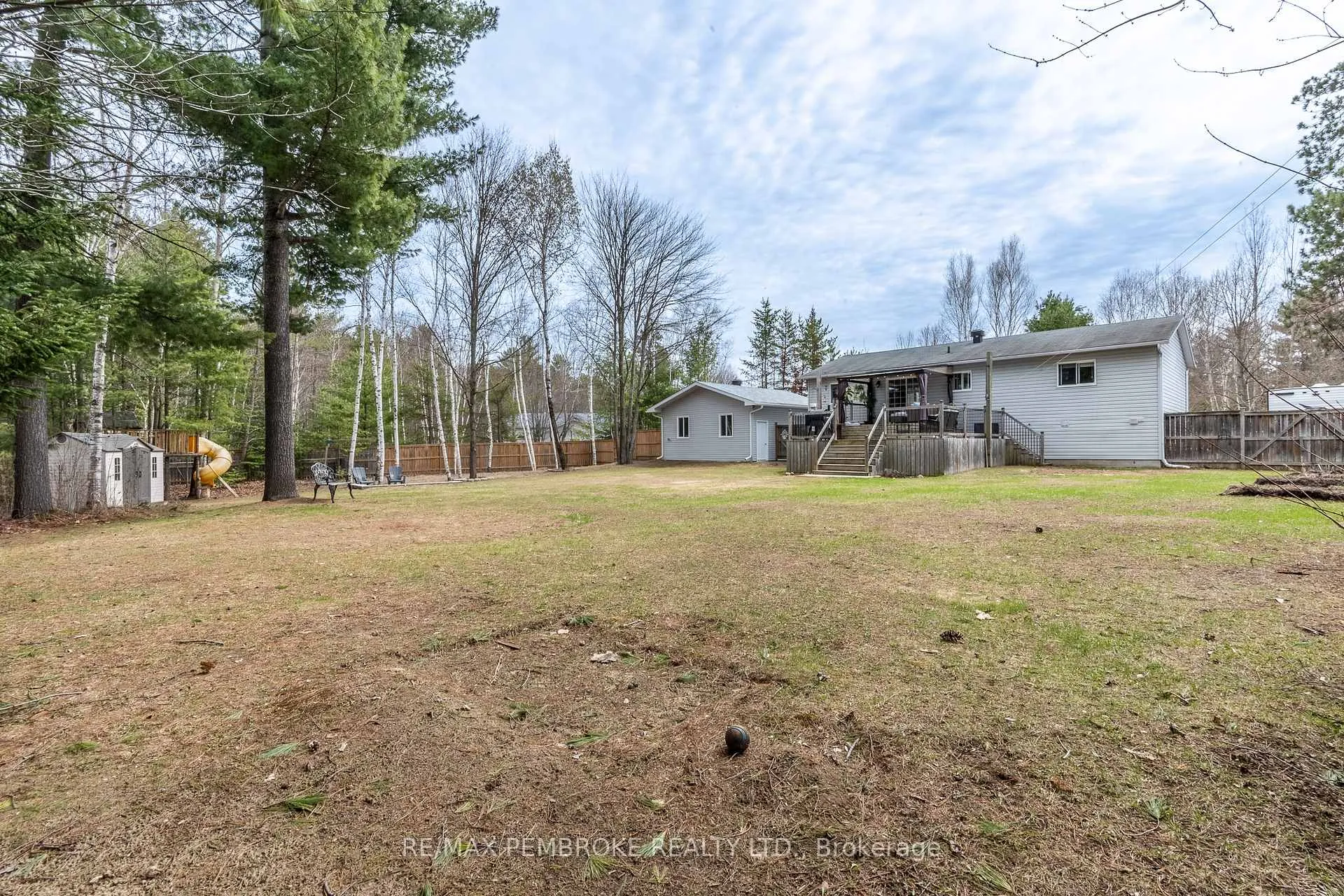 Photo 9 of 18 Cardinal Crescent, Petawawa — HOMEH