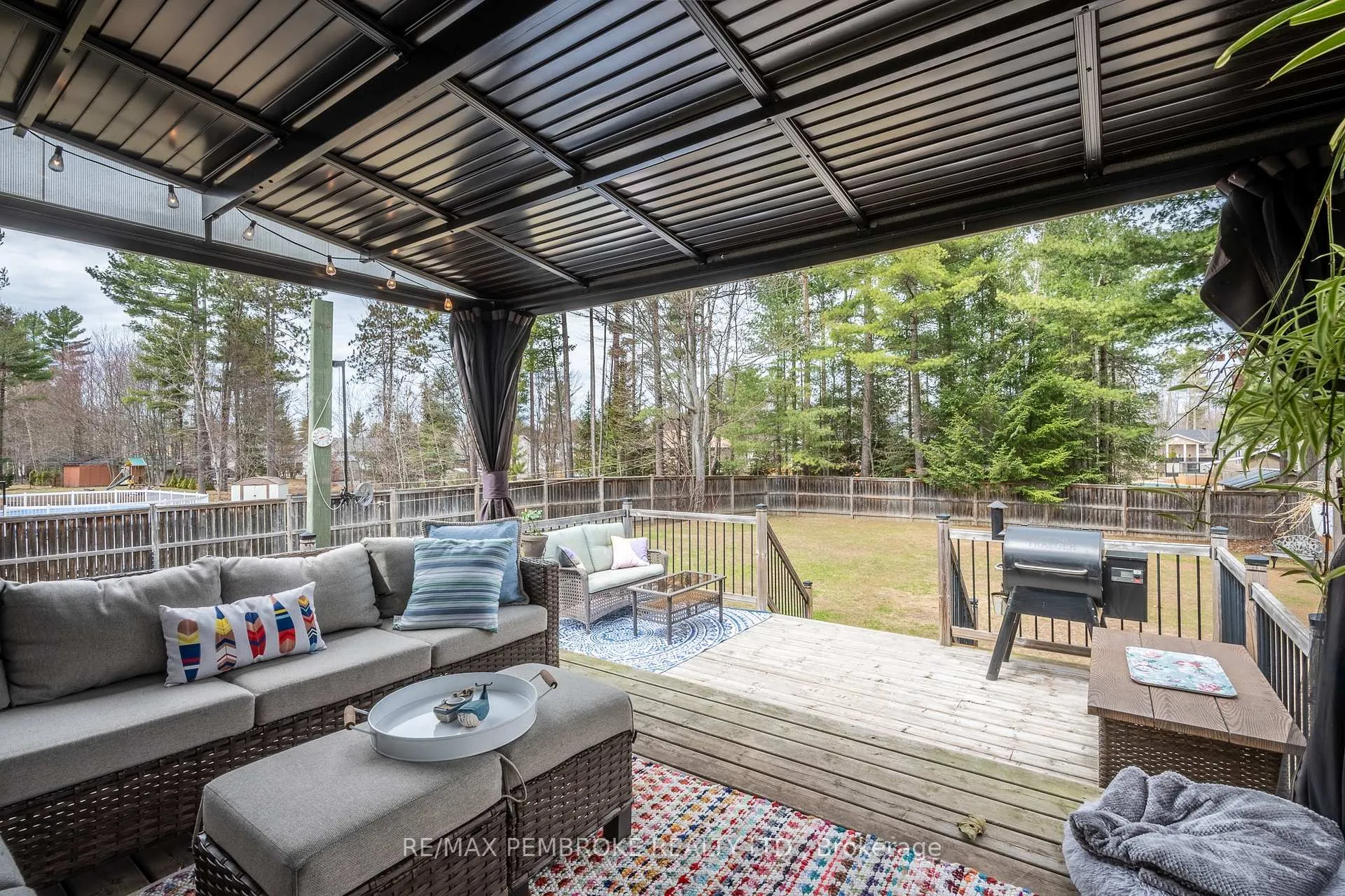 Photo 11 of 18 Cardinal Crescent, Petawawa — HOMEH