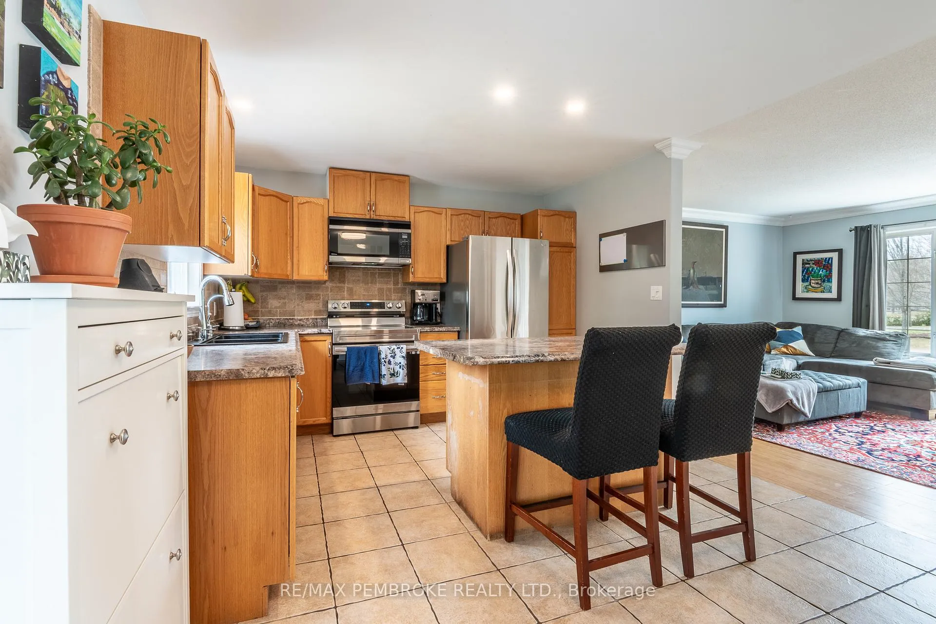 Photo 21 of 18 Cardinal Crescent, Petawawa — HOMEH