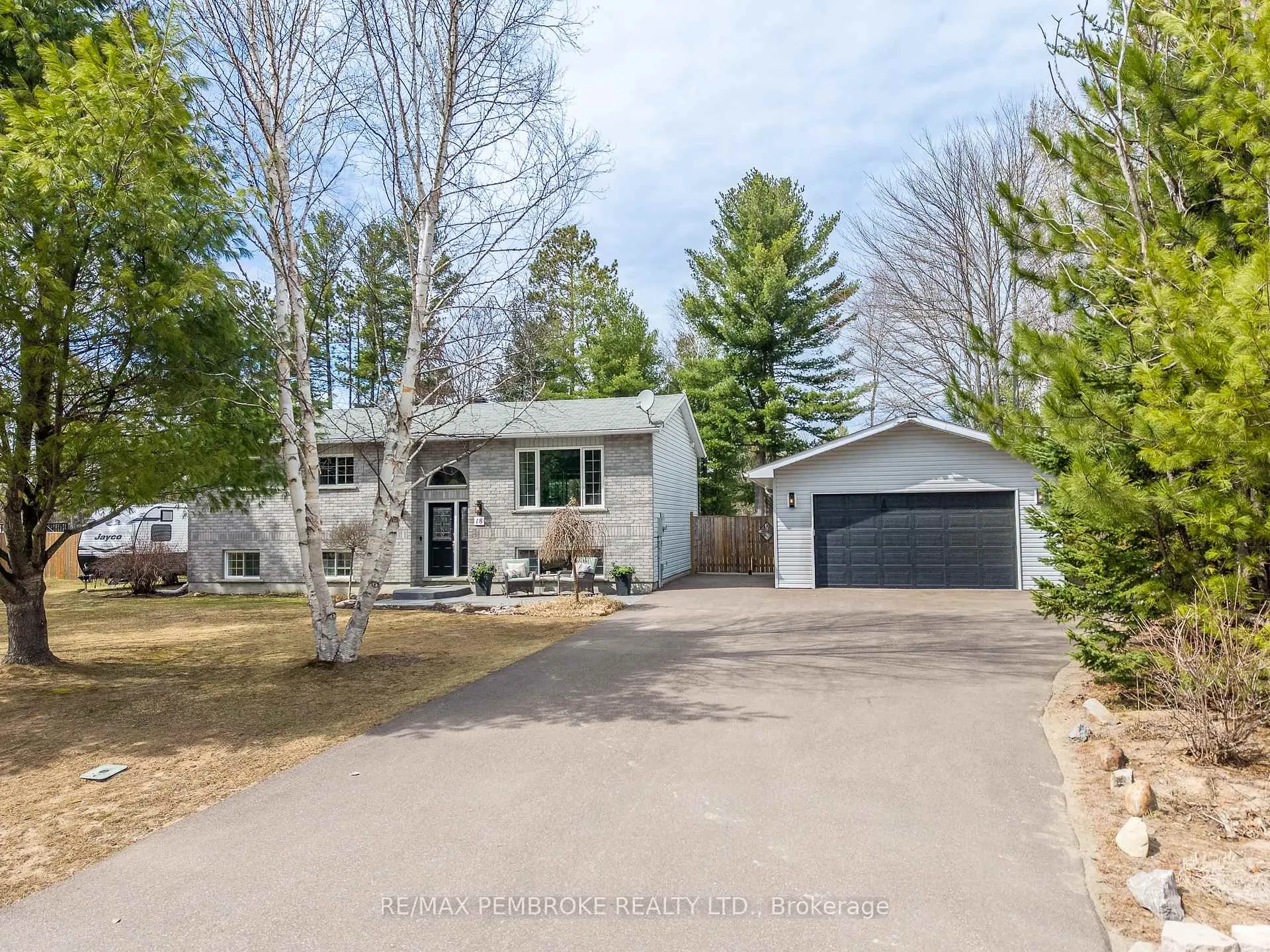 Photo 44 of 18 Cardinal Crescent, Petawawa — HOMEH
