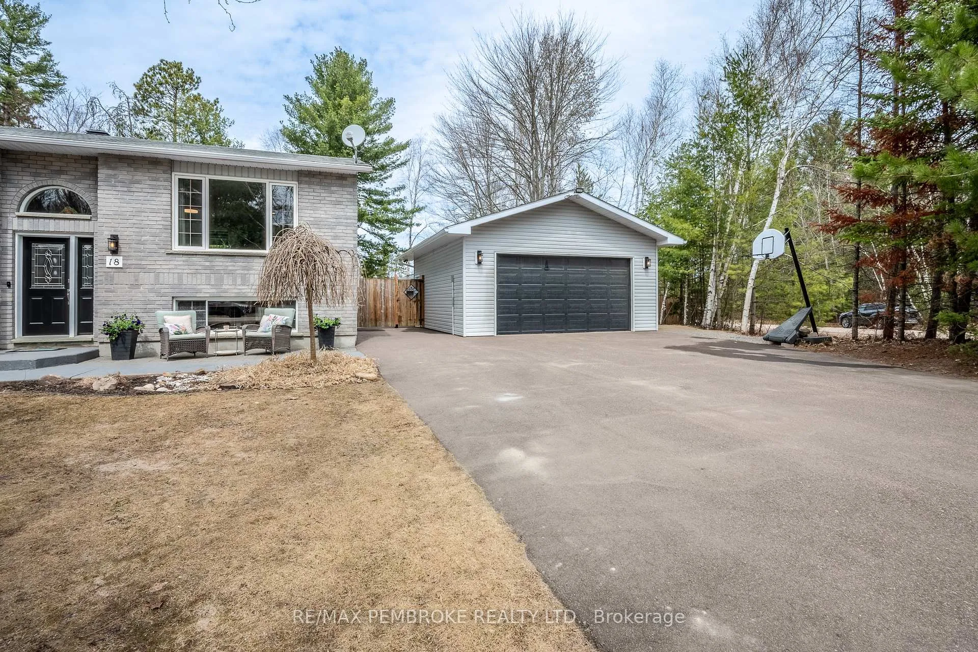 Photo 48 of 18 Cardinal Crescent, Petawawa — HOMEH