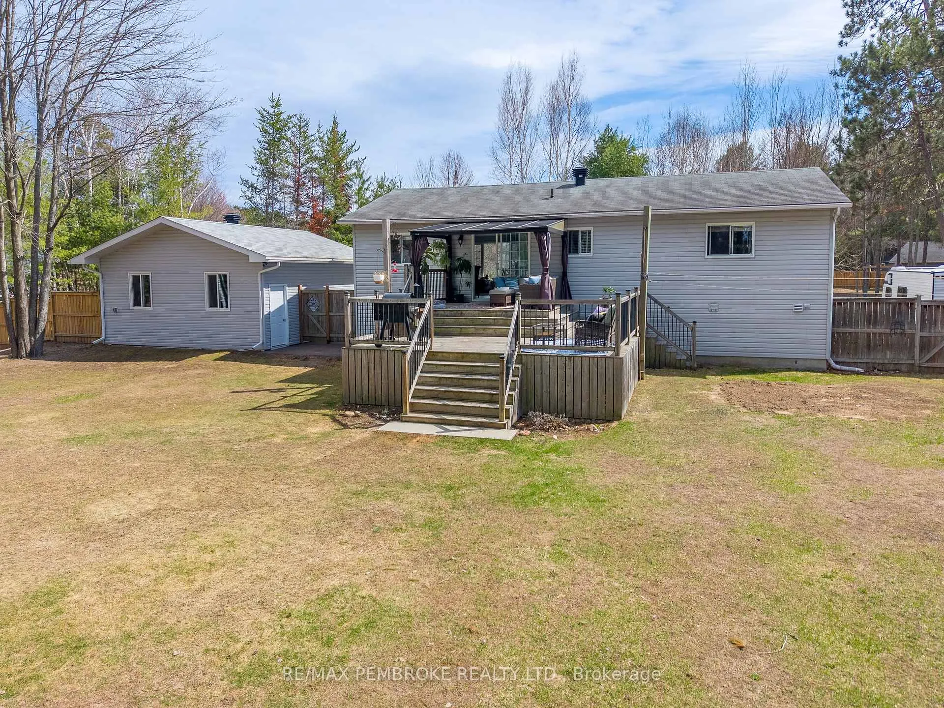 Photo 49 of 18 Cardinal Crescent, Petawawa — HOMEH