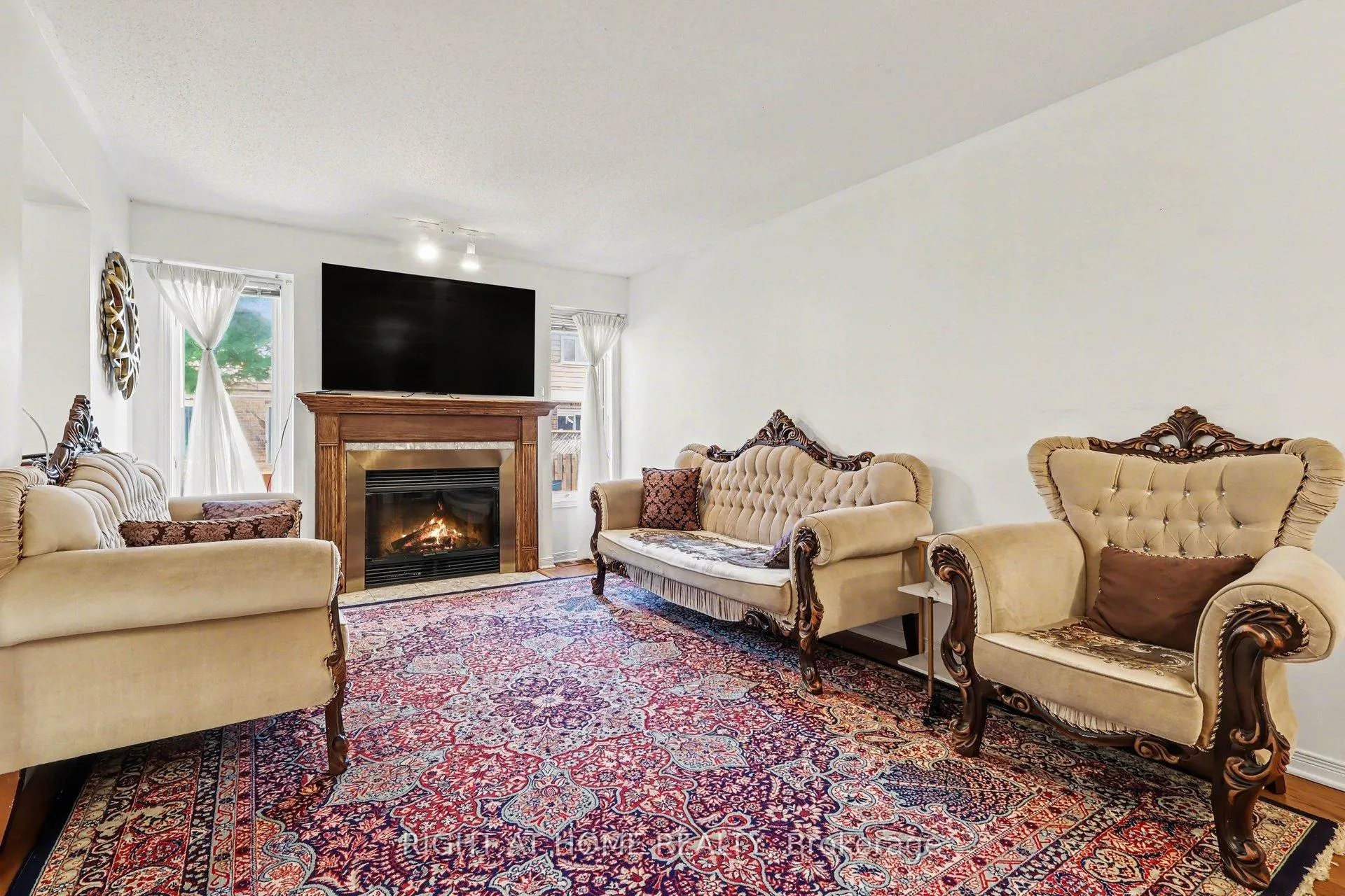 Photo 5 of 52 Scarlet Court, Ottawa, Hunt Club Park/Greenboro — HOMEH