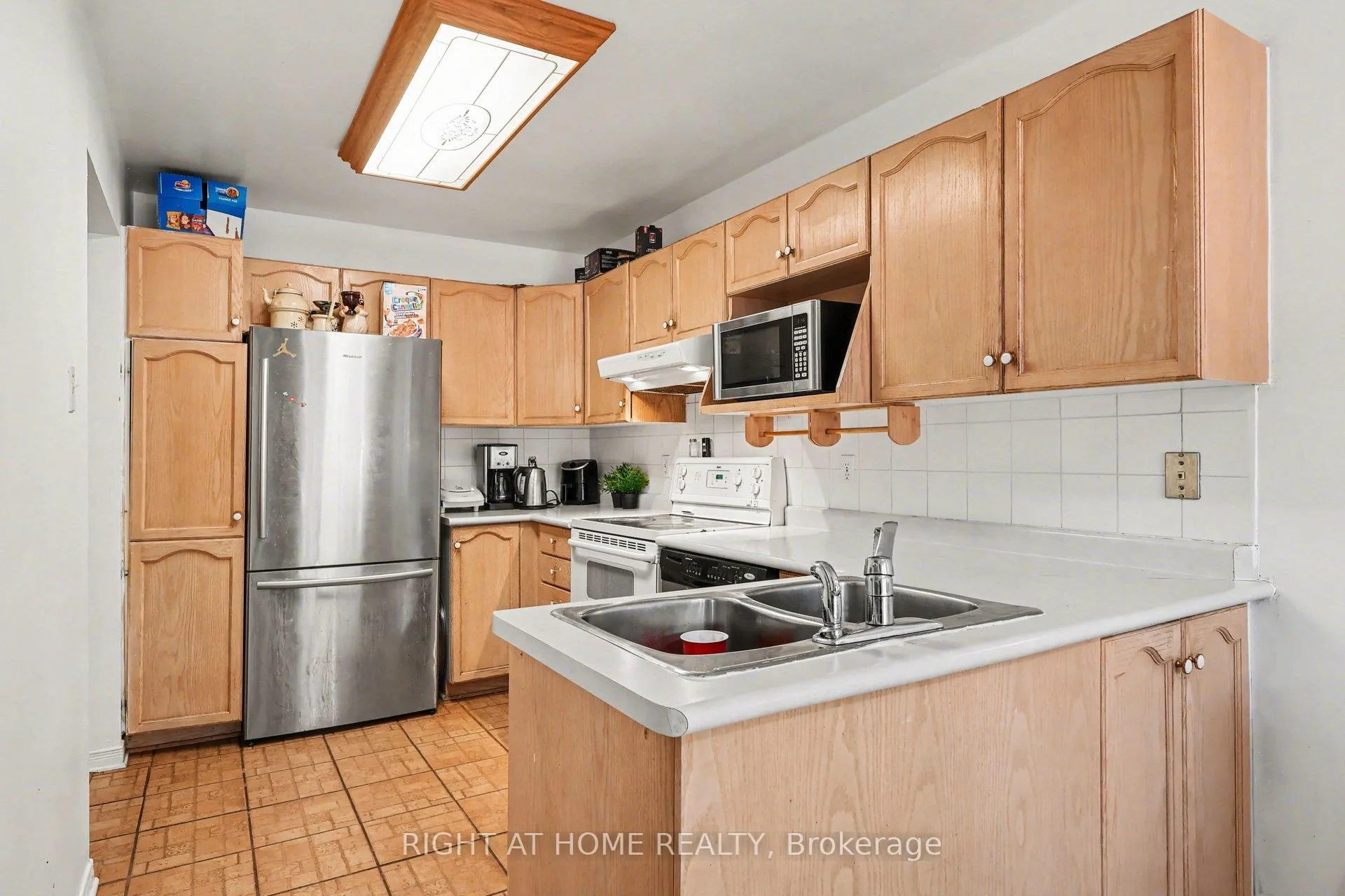 Photo 8 of 52 Scarlet Court, Ottawa, Hunt Club Park/Greenboro — HOMEH