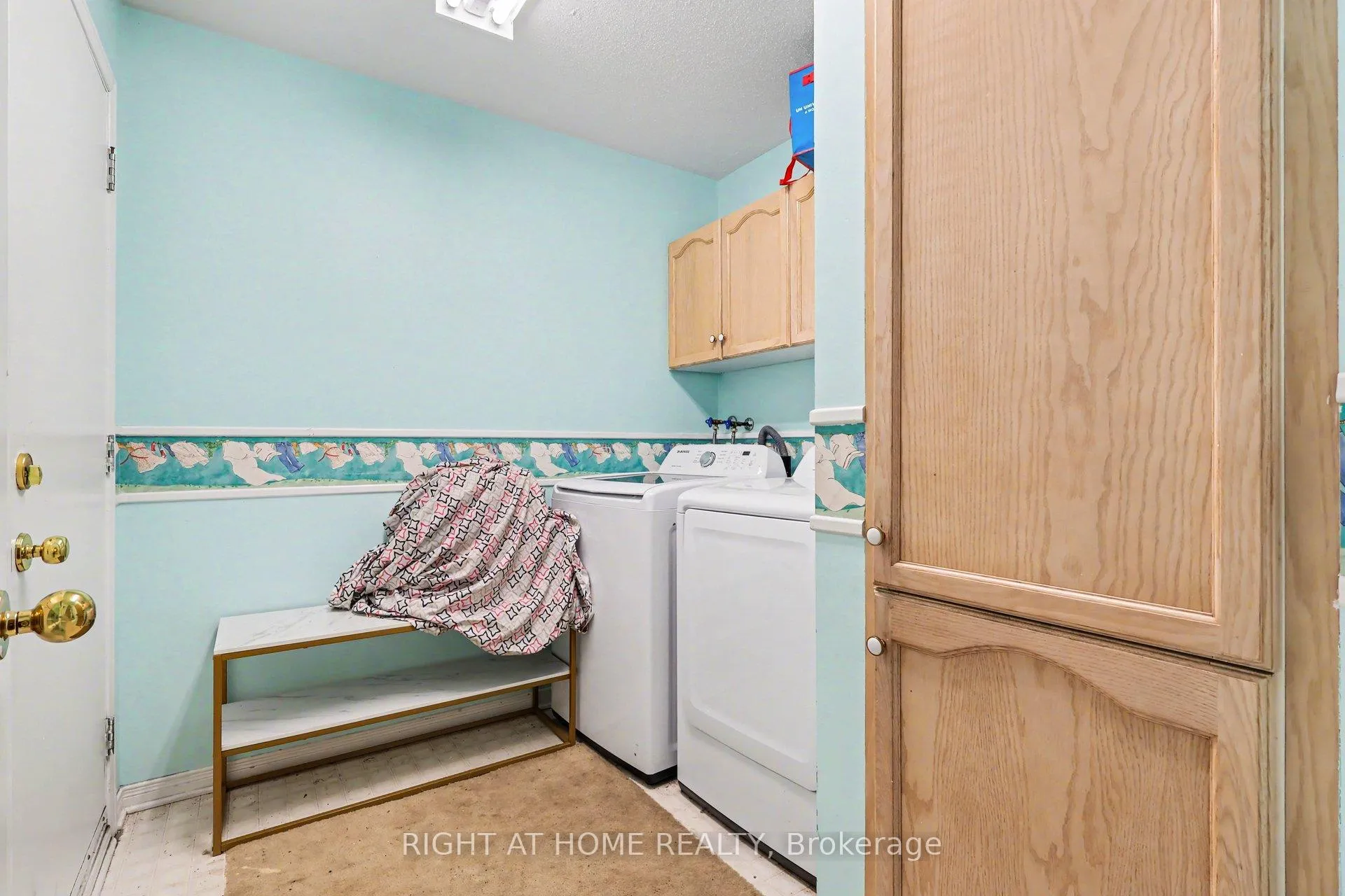 Photo 11 of 52 Scarlet Court, Ottawa, Hunt Club Park/Greenboro — HOMEH