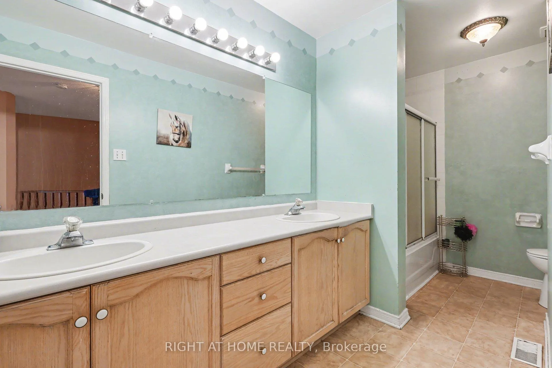 Photo 17 of 52 Scarlet Court, Ottawa, Hunt Club Park/Greenboro — HOMEH