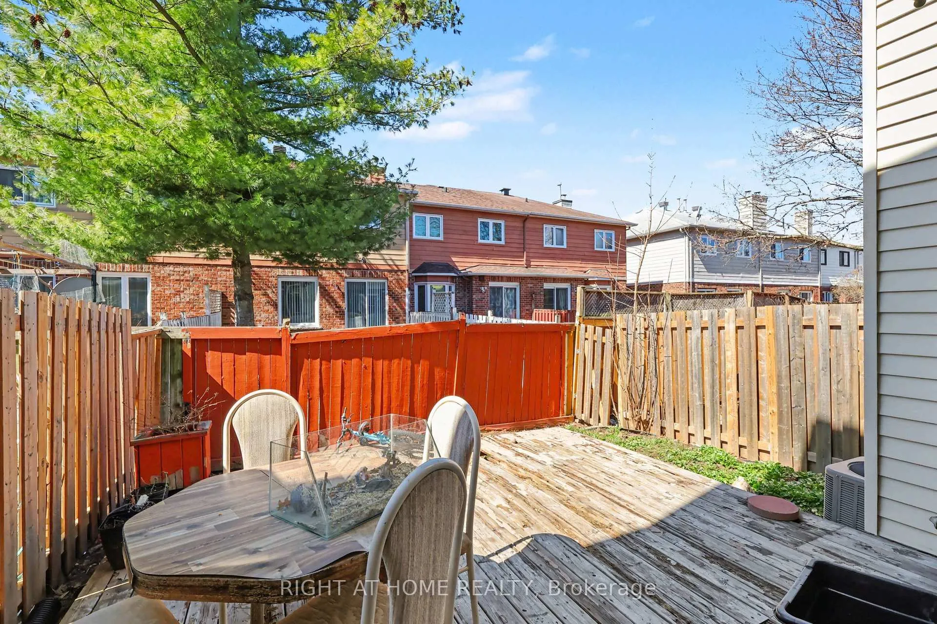 Photo 20 of 52 Scarlet Court, Ottawa, Hunt Club Park/Greenboro — HOMEH