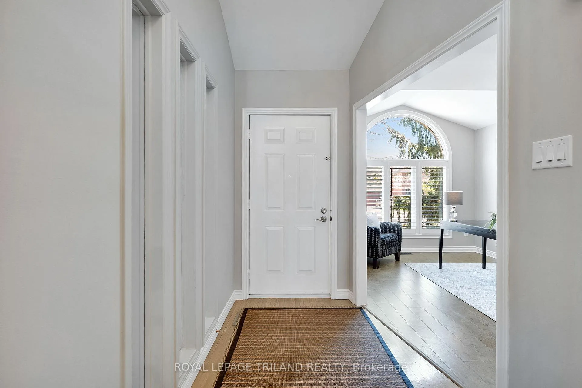 Photo 4 of 299 Ambleside Drive, London, North A — HOMEH