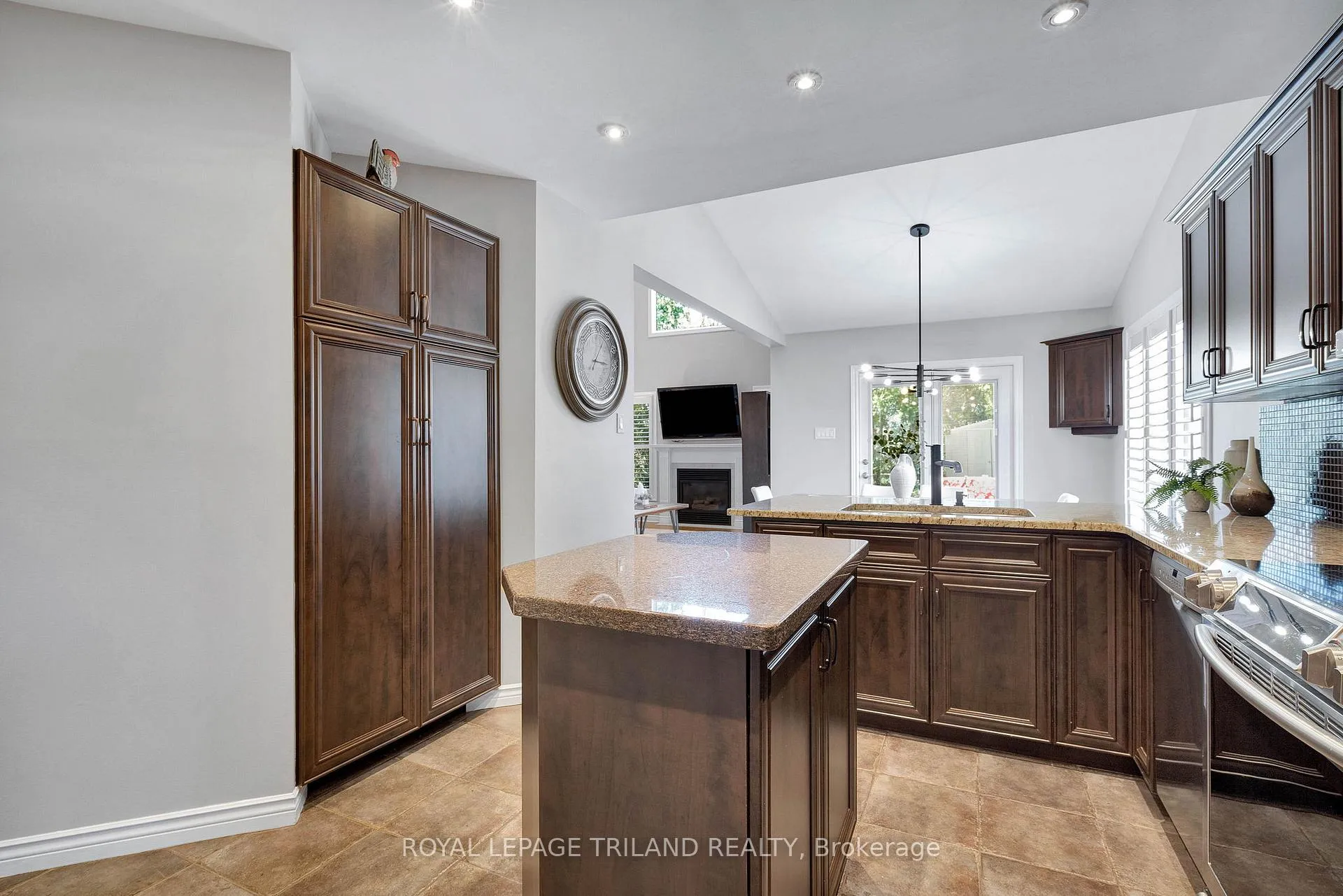 Photo 21 of 299 Ambleside Drive, London, North A — HOMEH