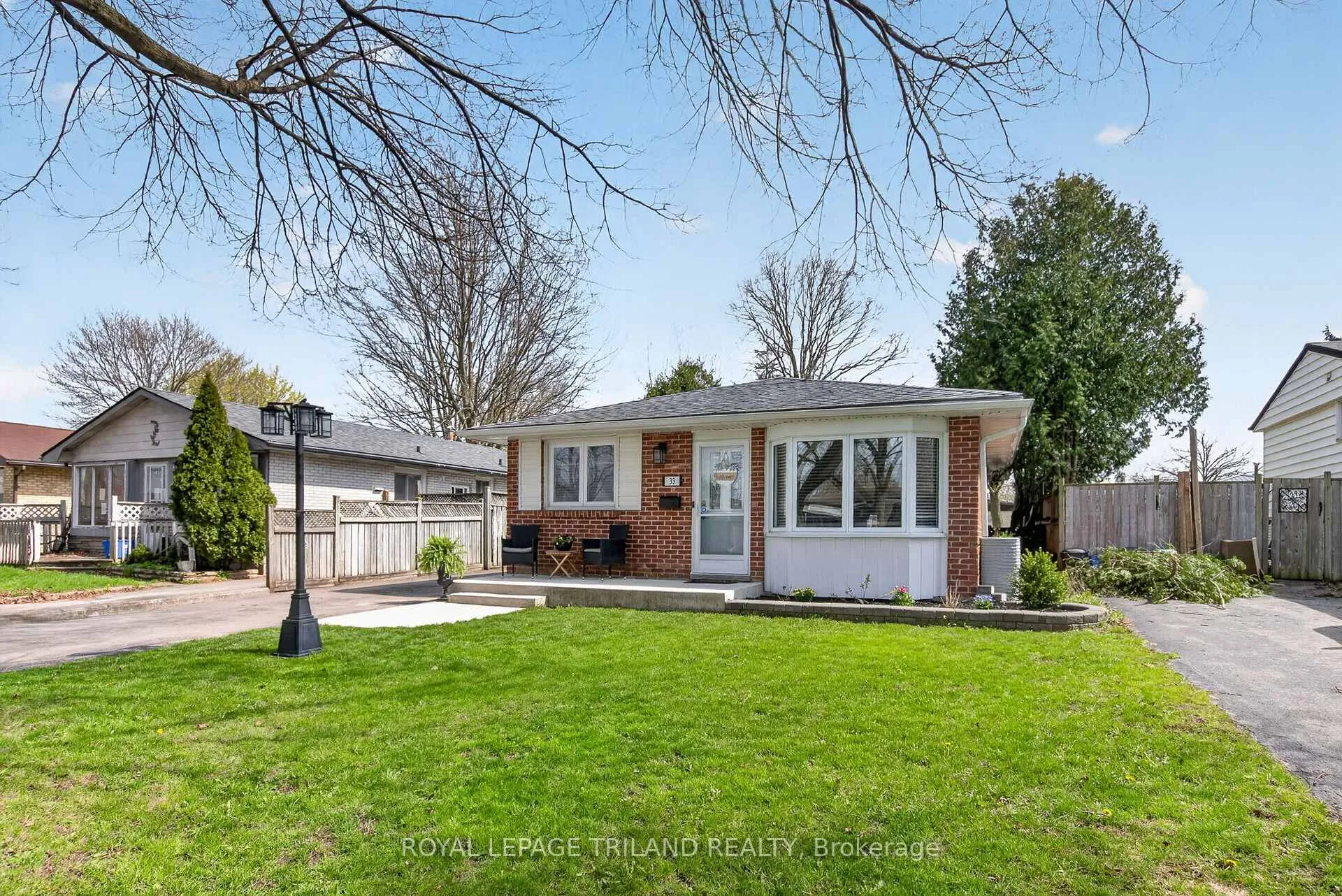Photo 2 of 33 Buchan Road, London, East I — HOMEH
