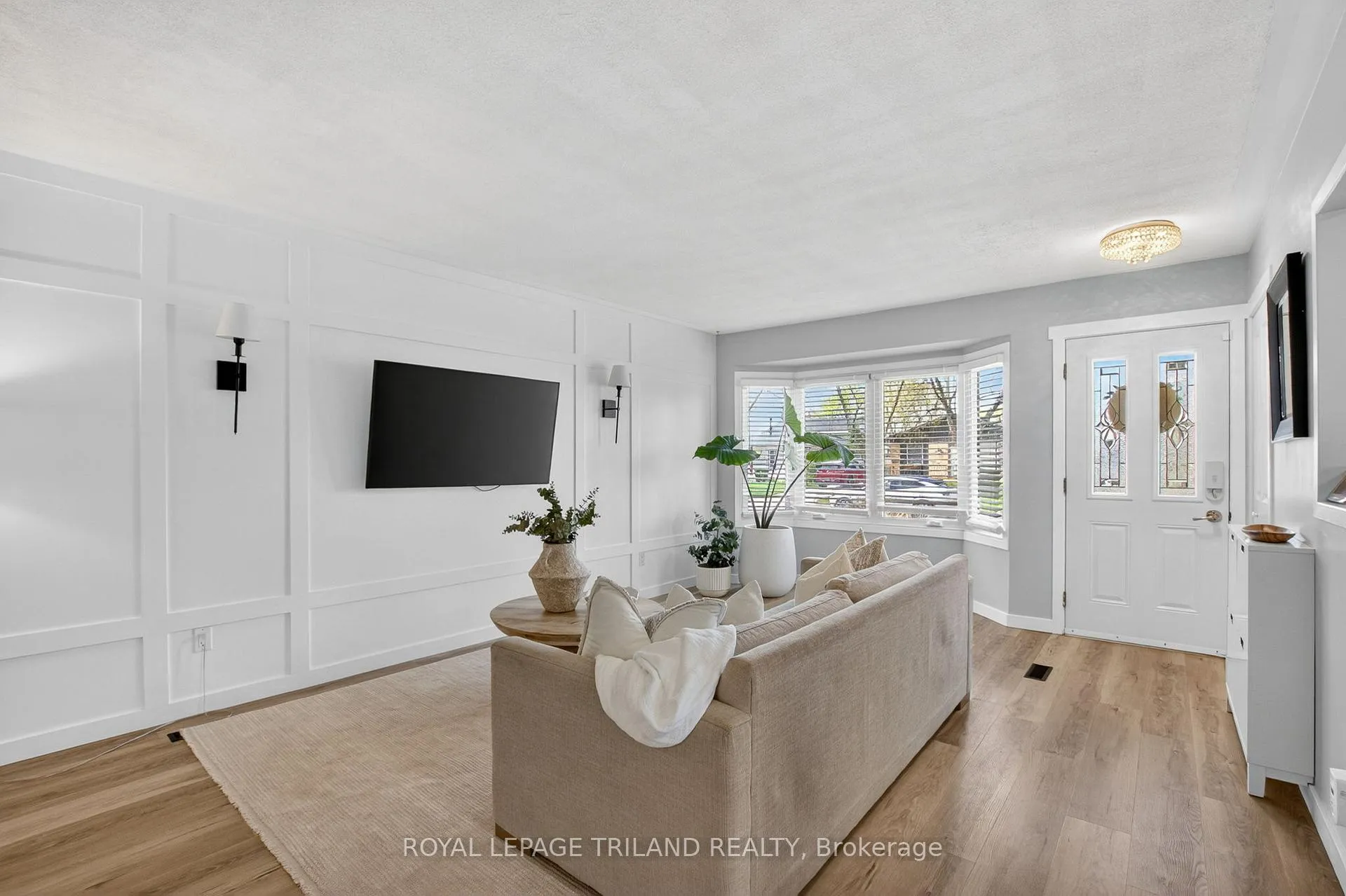 Photo 3 of 33 Buchan Road, London, East I — HOMEH