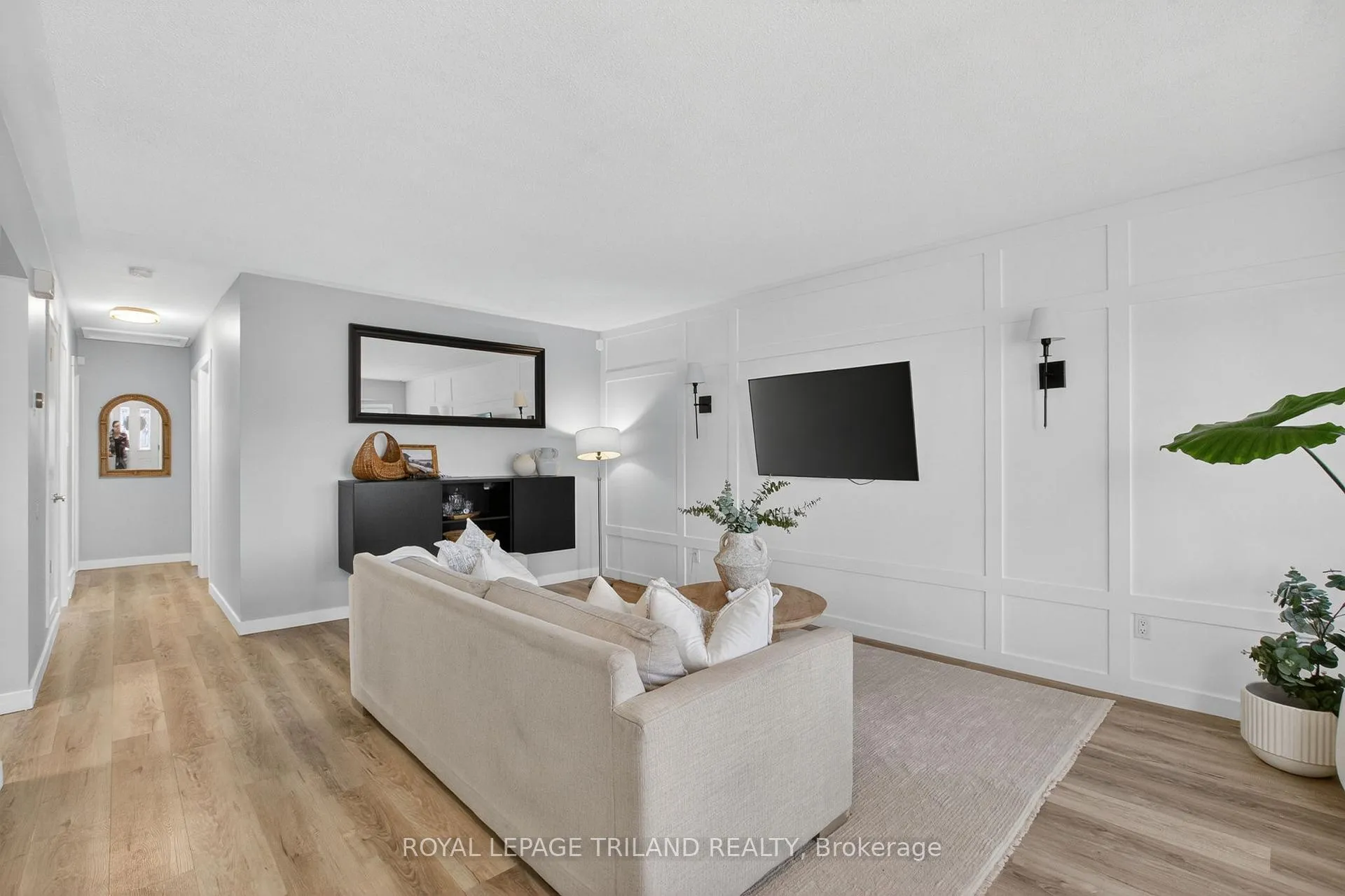 Photo 4 of 33 Buchan Road, London, East I — HOMEH