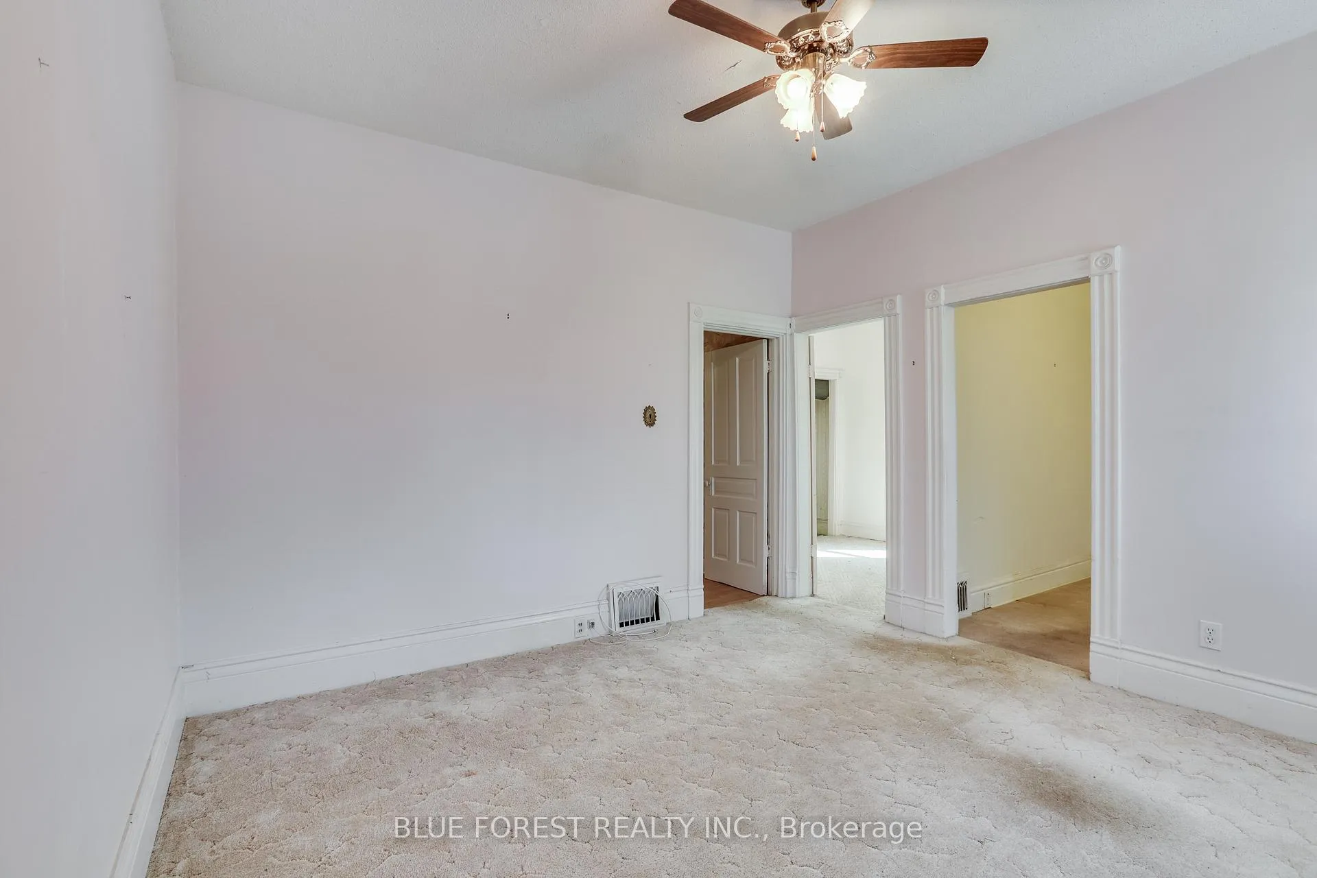 Photo 4 of 960 Hackett Street, London, East L — HOMEH