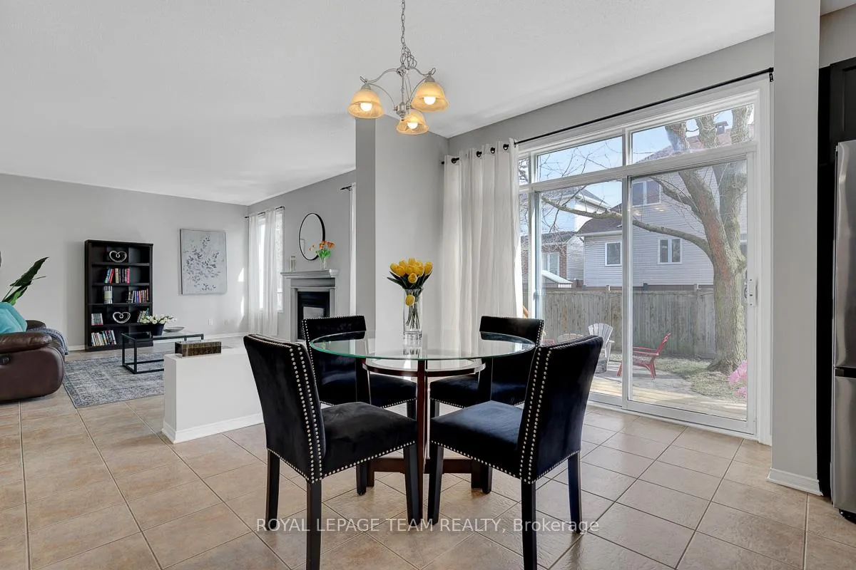 Photo 9 of 39 Crosspointe Avenue, Ottawa, Barrhaven East — HOMEH