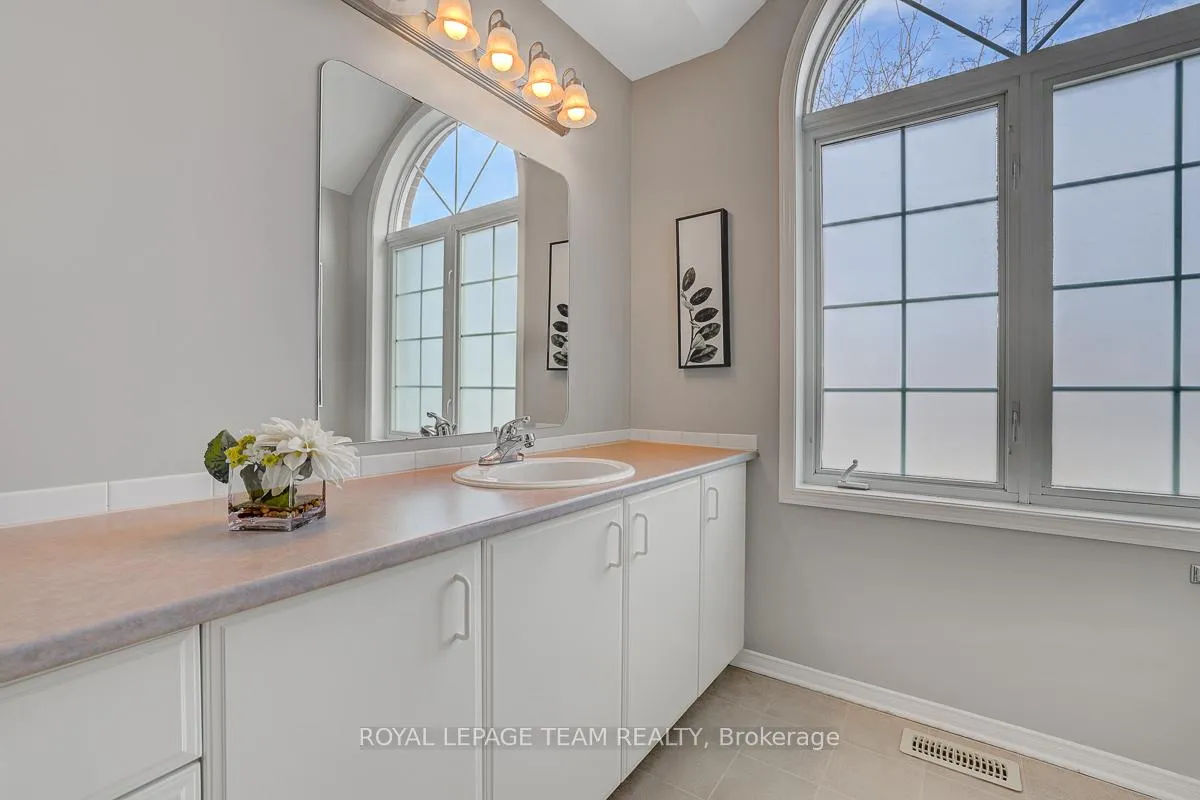 Photo 19 of 39 Crosspointe Avenue, Ottawa, Barrhaven East — HOMEH