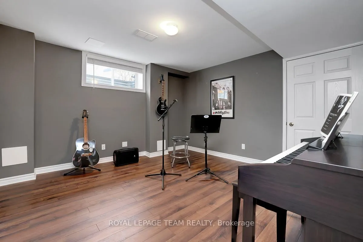 Photo 23 of 39 Crosspointe Avenue, Ottawa, Barrhaven East — HOMEH