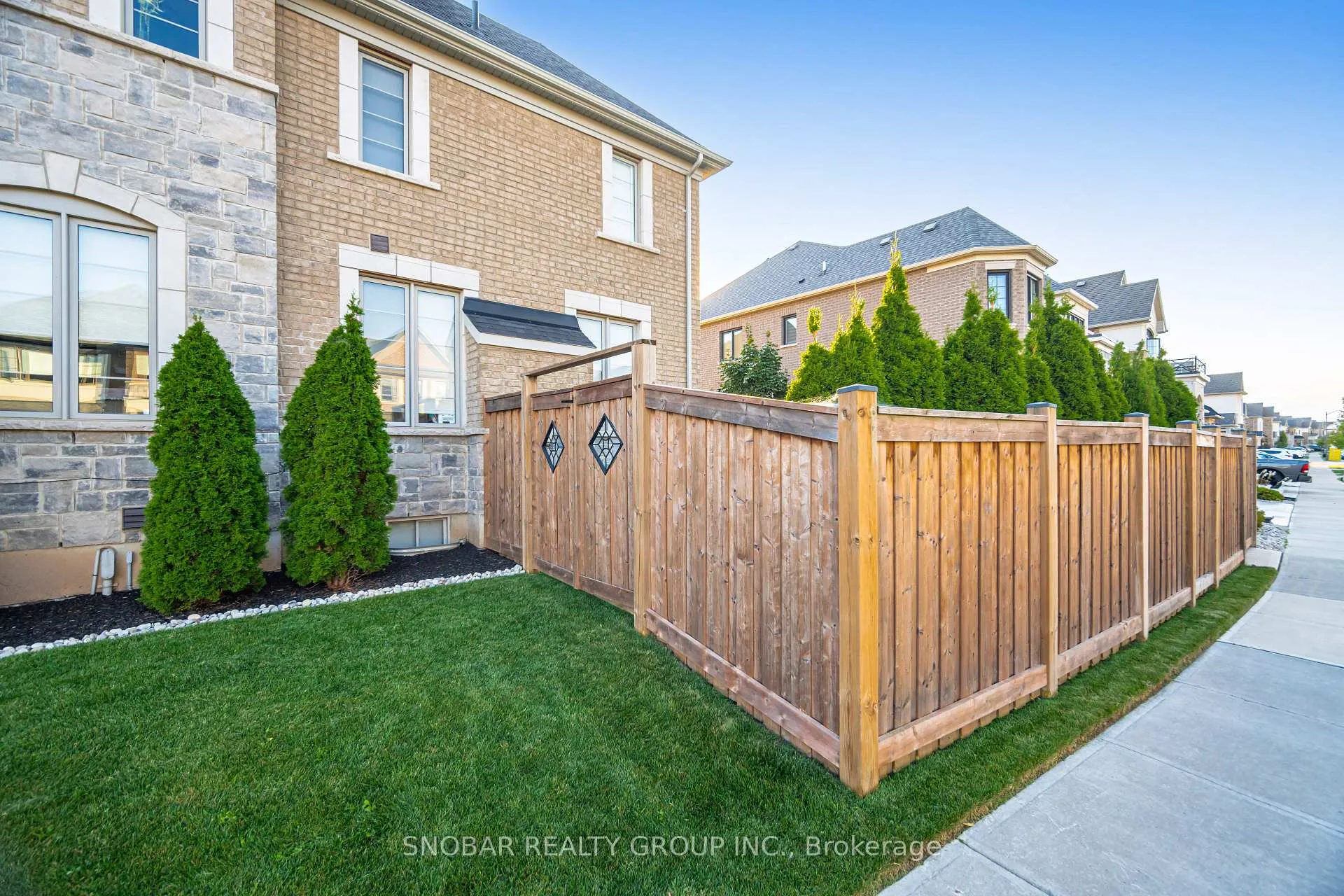Photo 43 of 1342 Britton Crescent, Milton, Ford — HOMEH