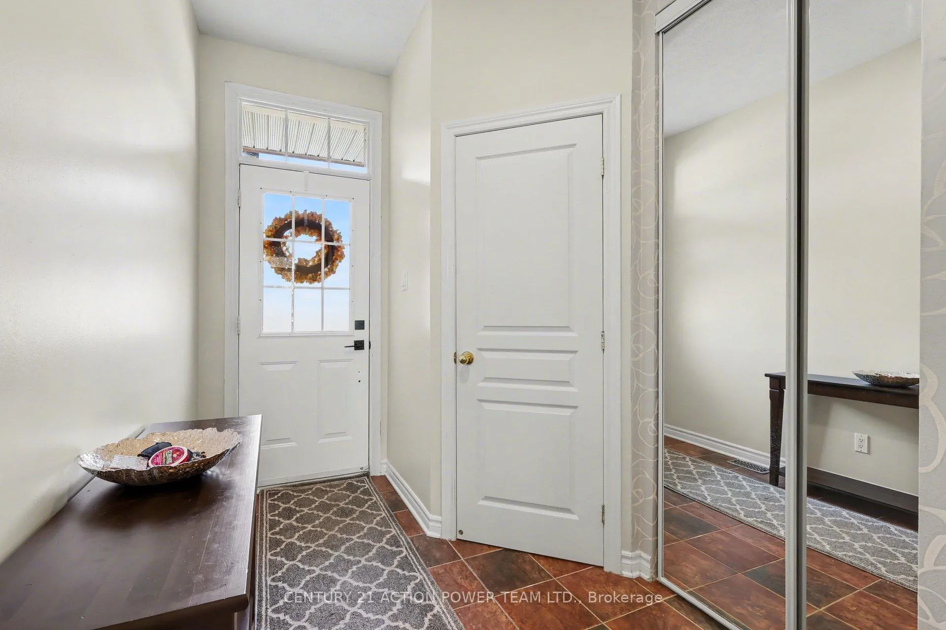 Photo 4 of 2066 Melette Crescent, Ottawa, Avalon East — HOMEH