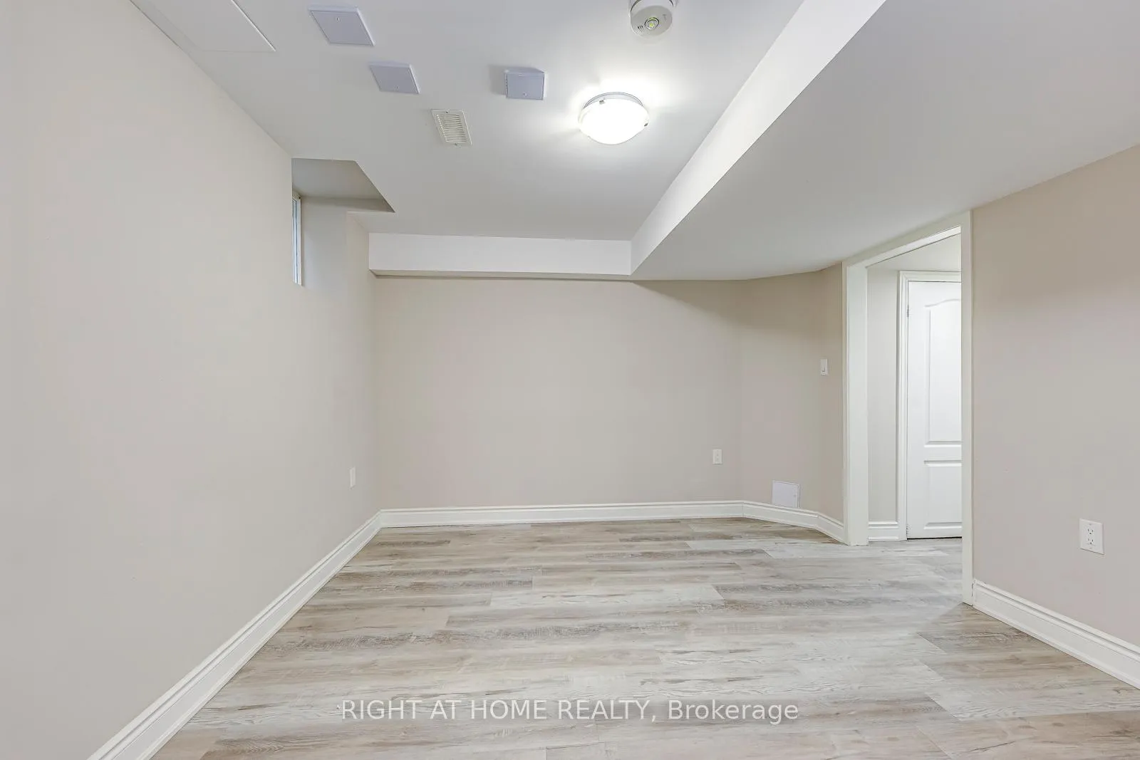 Photo 3 of Unit lower, 99 Masters Green Crescent, Brampton, Snelgrove — HOMEH