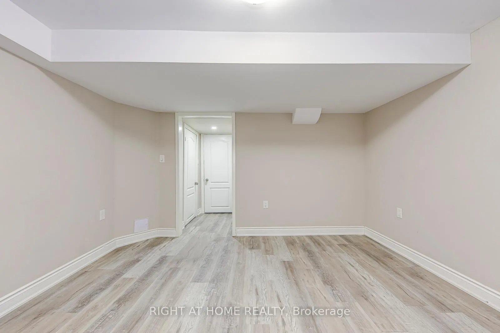 Photo 4 of Unit lower, 99 Masters Green Crescent, Brampton, Snelgrove — HOMEH