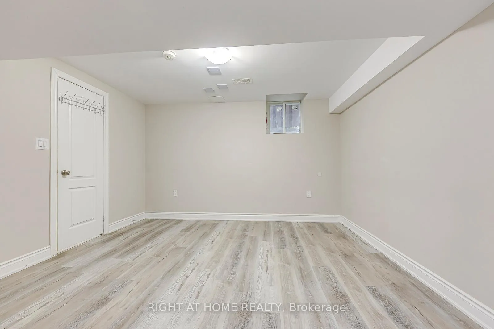 Photo 5 of Unit lower, 99 Masters Green Crescent, Brampton, Snelgrove — HOMEH