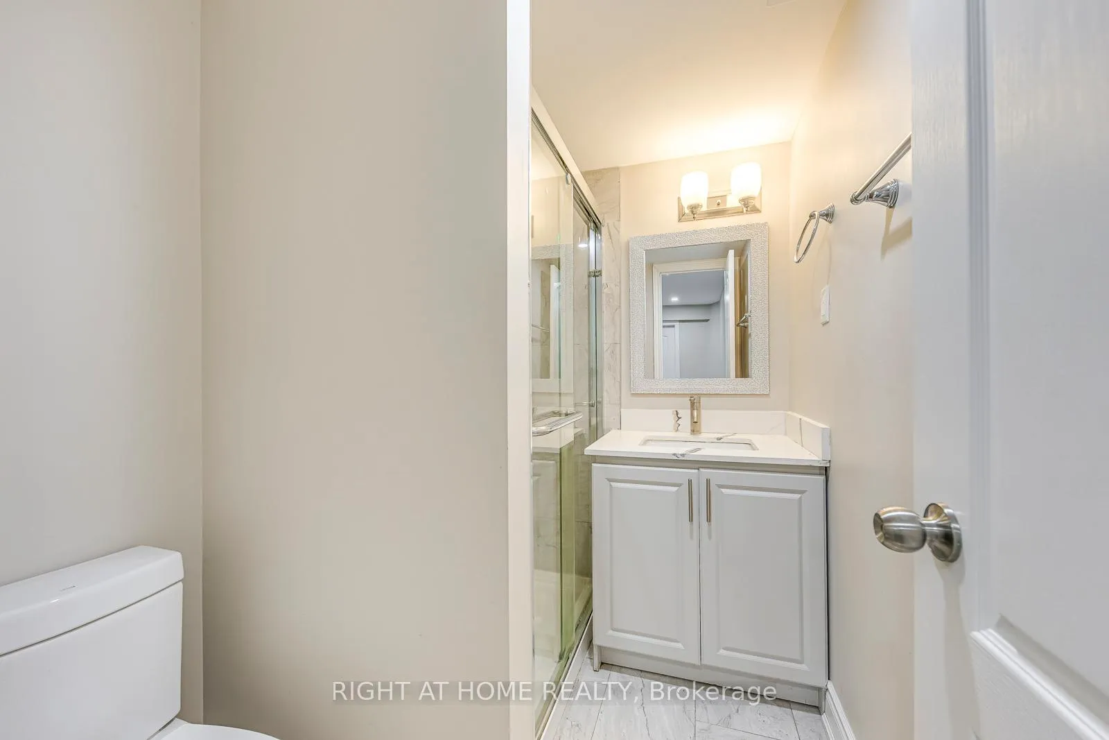 Photo 6 of Unit lower, 99 Masters Green Crescent, Brampton, Snelgrove — HOMEH