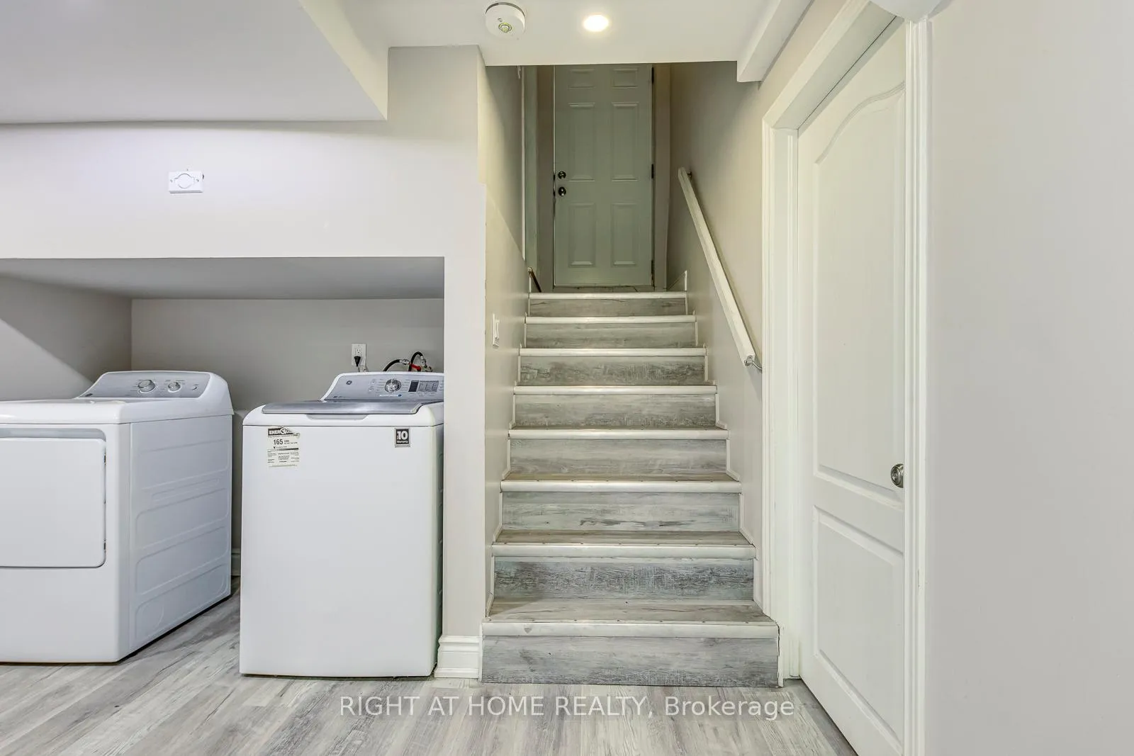Photo 18 of Unit lower, 99 Masters Green Crescent, Brampton, Snelgrove — HOMEH
