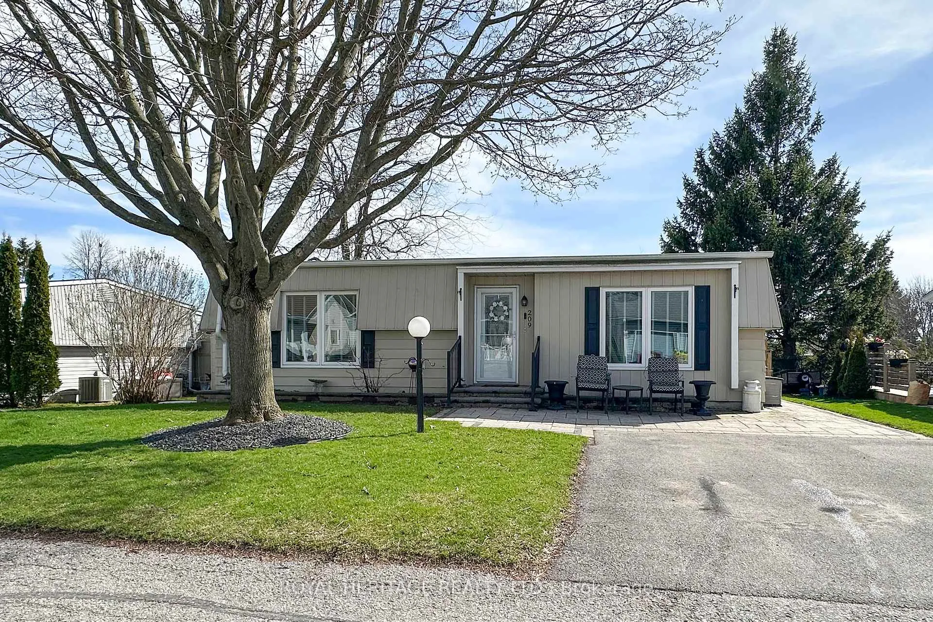Photo 1 of 209 Wilmot Trail, Clarington, Newcastle — HOMEH