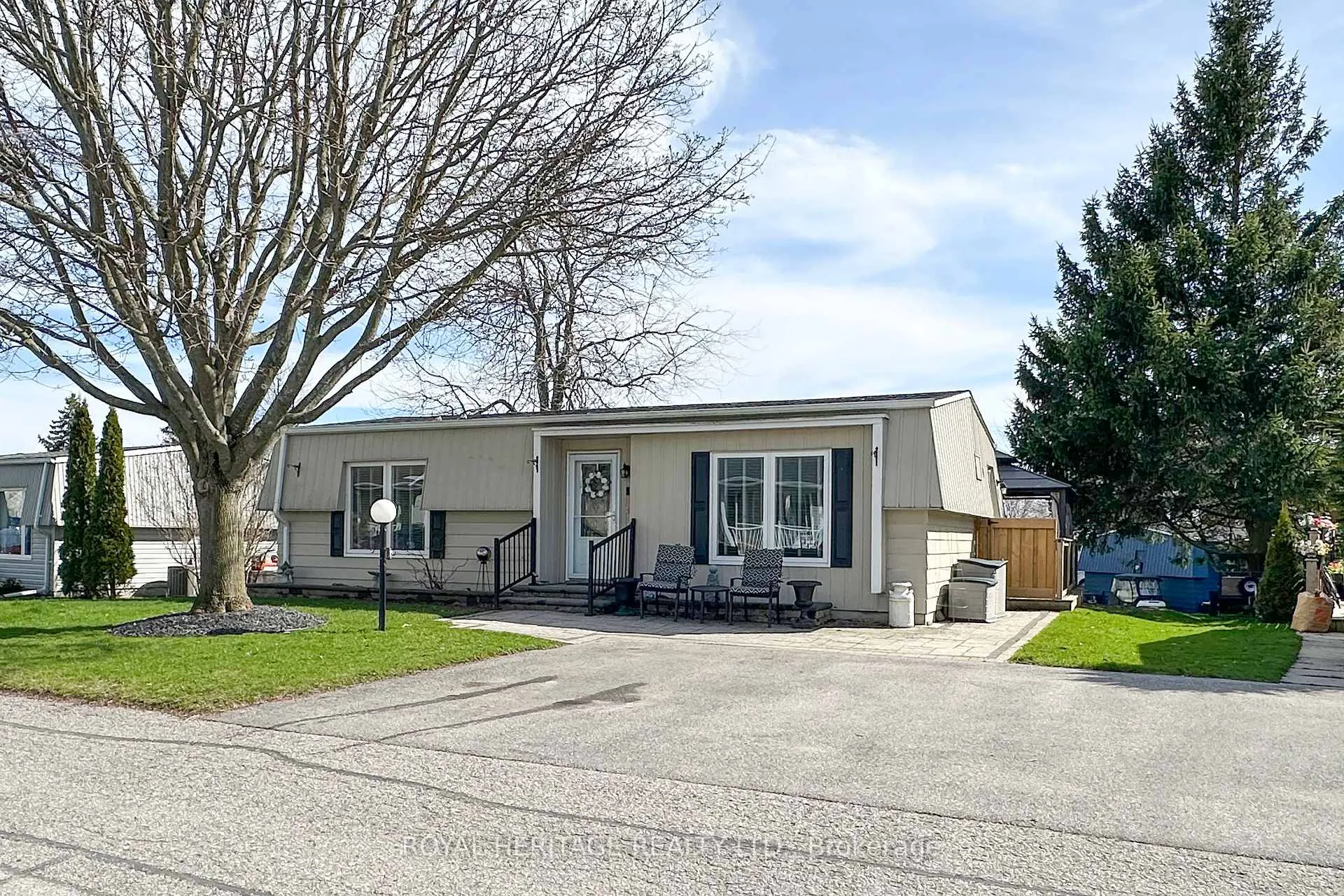 Photo 2 of 209 Wilmot Trail, Clarington, Newcastle — HOMEH