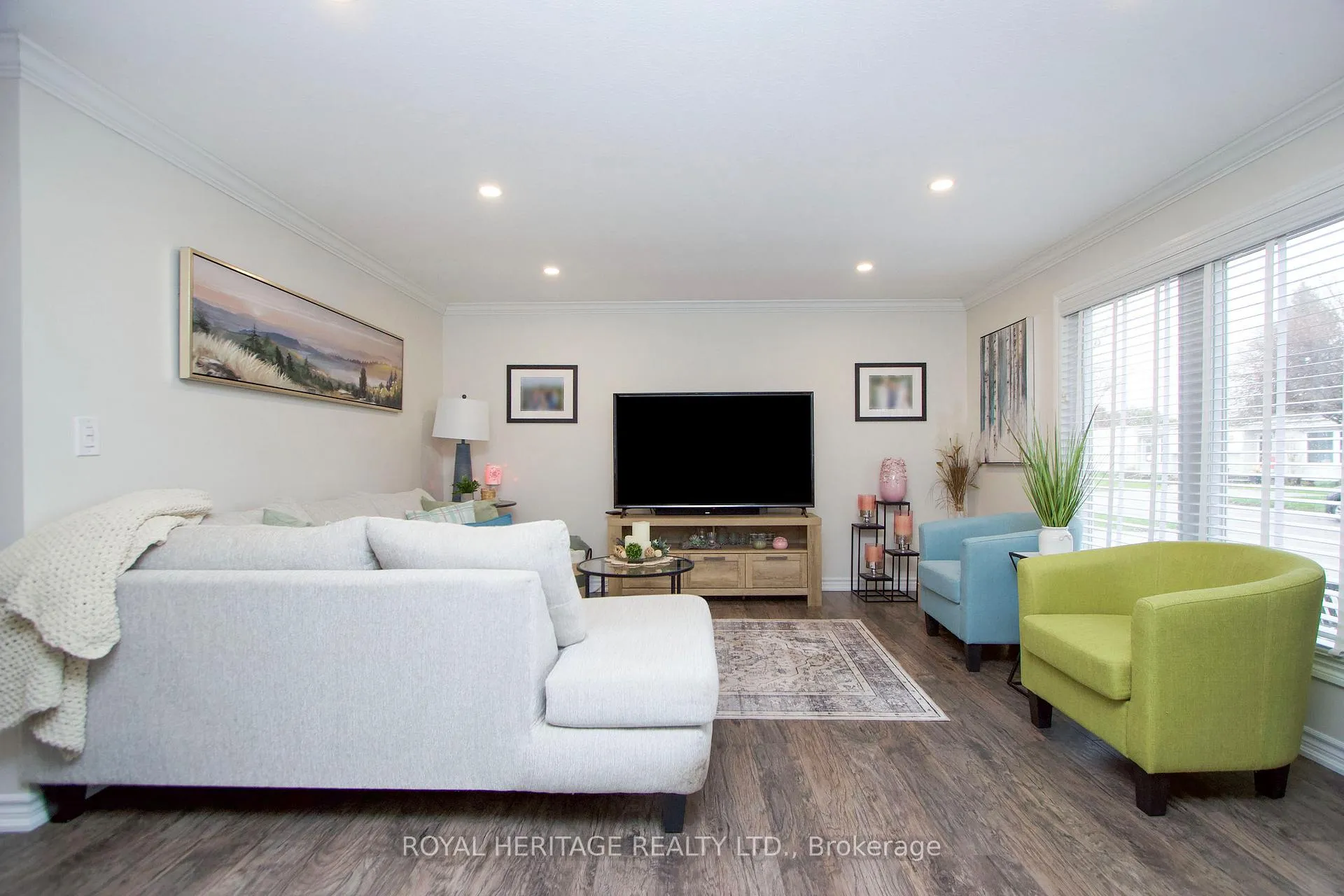Photo 4 of 209 Wilmot Trail, Clarington, Newcastle — HOMEH