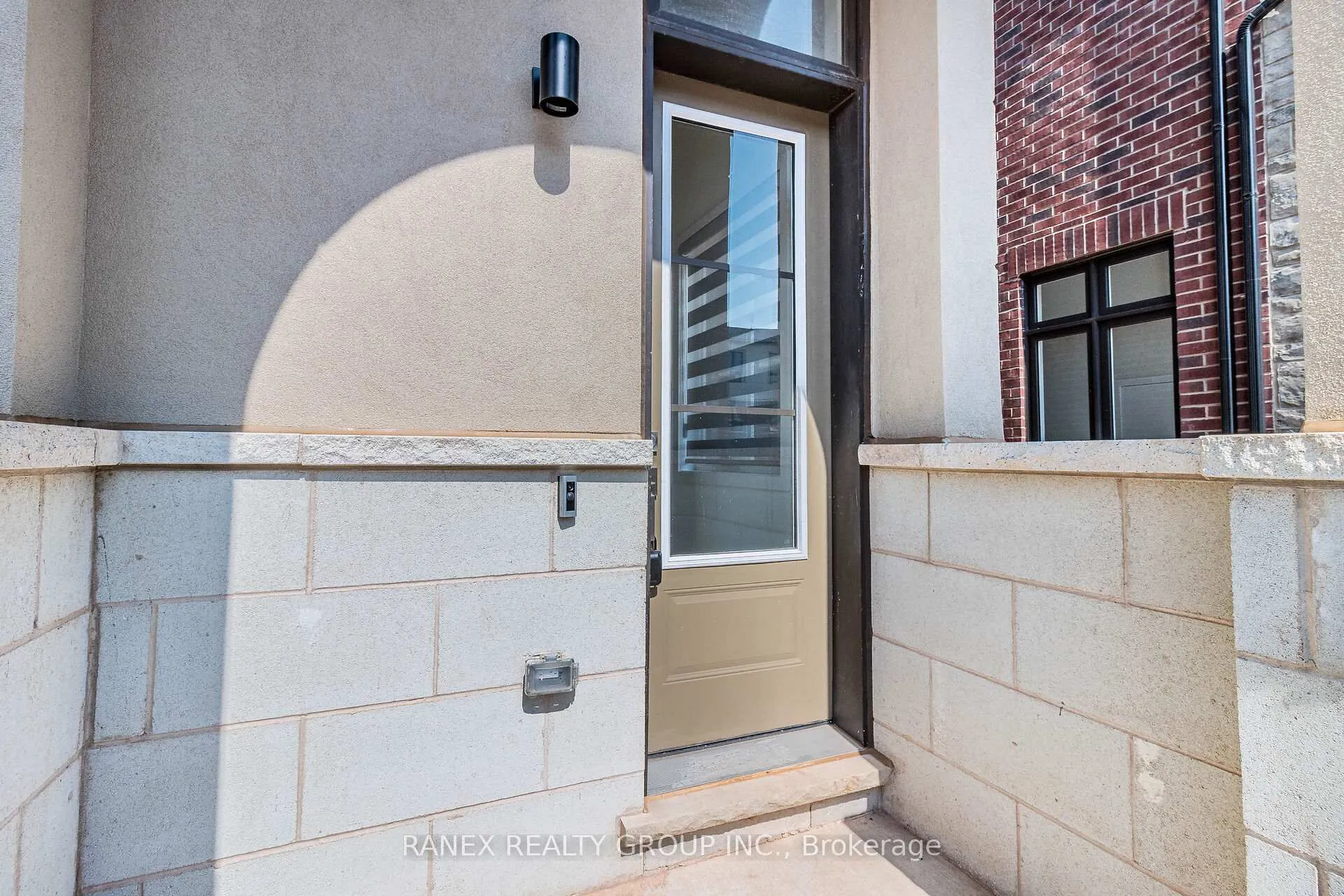 Photo 2 of 1339 Kaniv Street, Oakville, Northwest — HOMEH