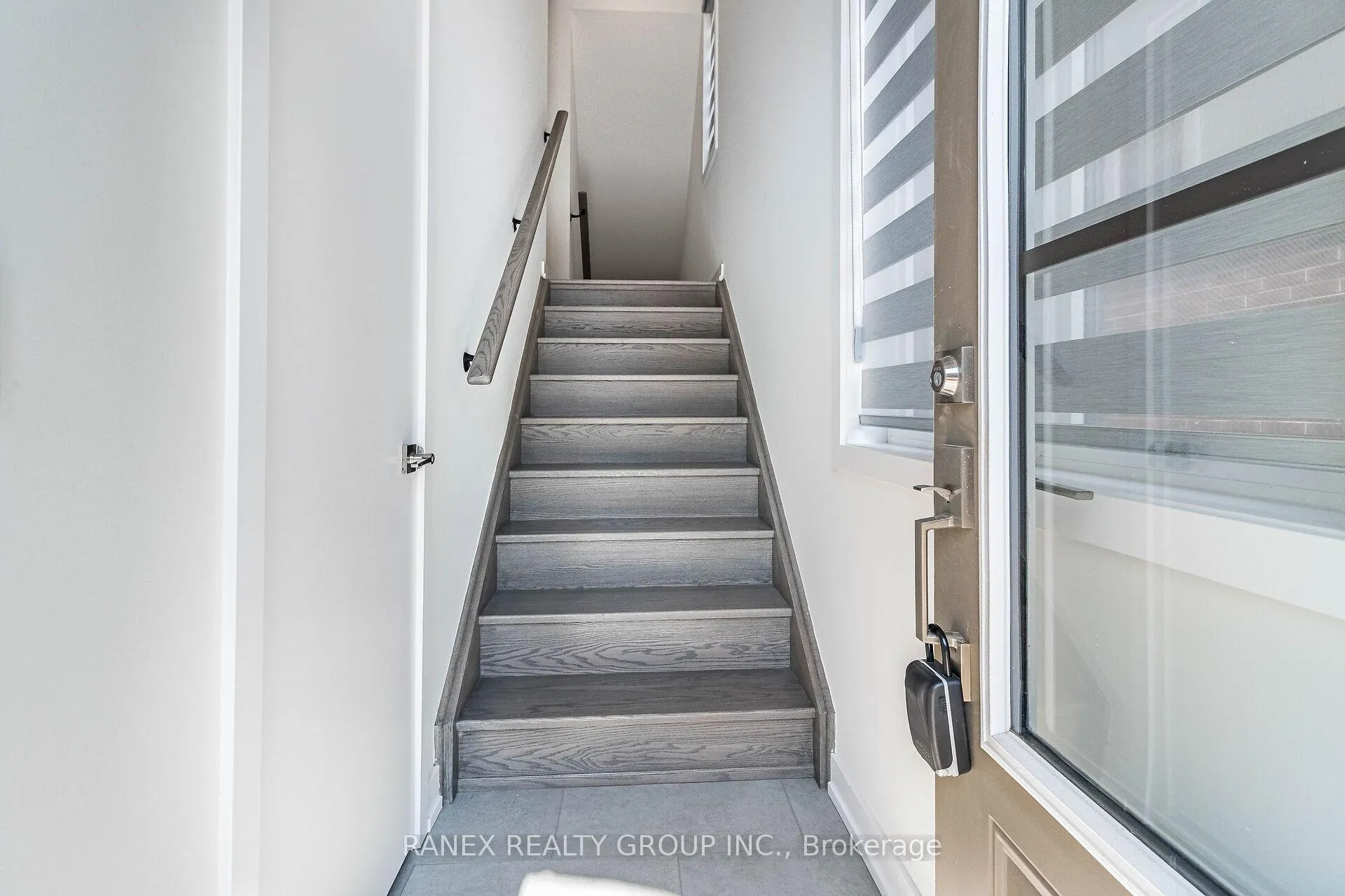Photo 3 of 1339 Kaniv Street, Oakville, Northwest — HOMEH