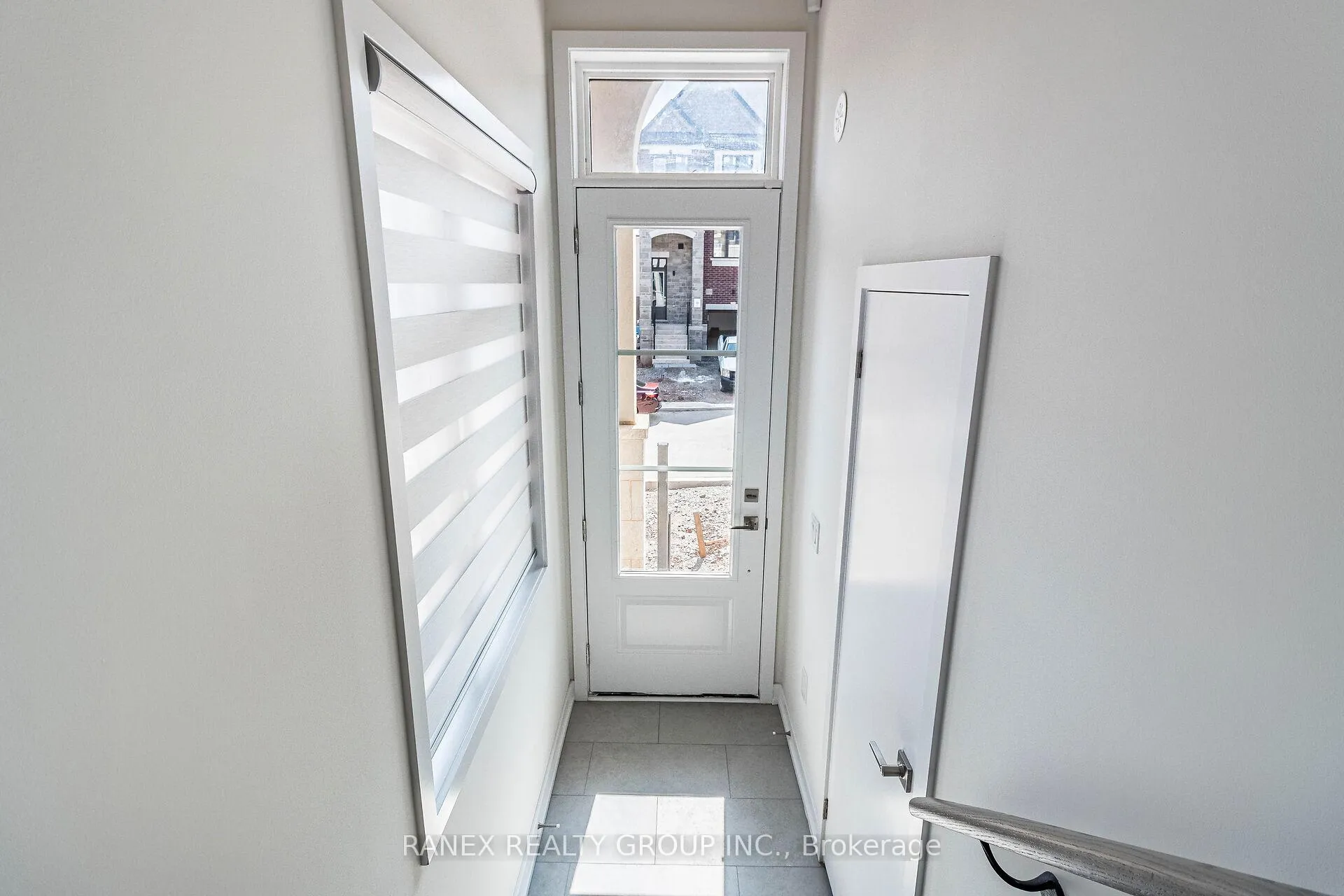 Photo 4 of 1339 Kaniv Street, Oakville, Northwest — HOMEH