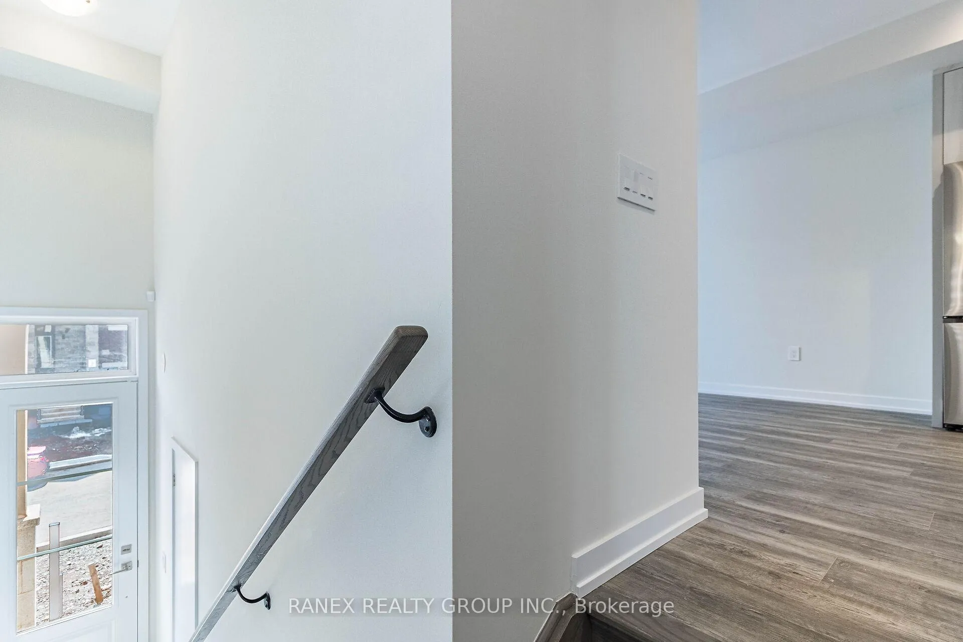 Photo 6 of 1339 Kaniv Street, Oakville, Northwest — HOMEH