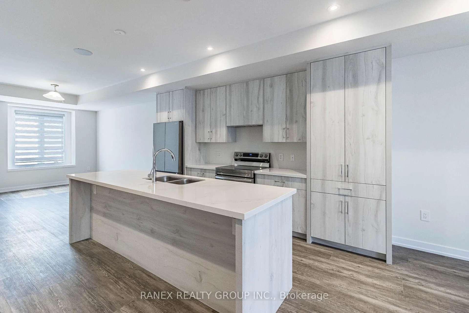 Photo 10 of 1339 Kaniv Street, Oakville, Northwest — HOMEH