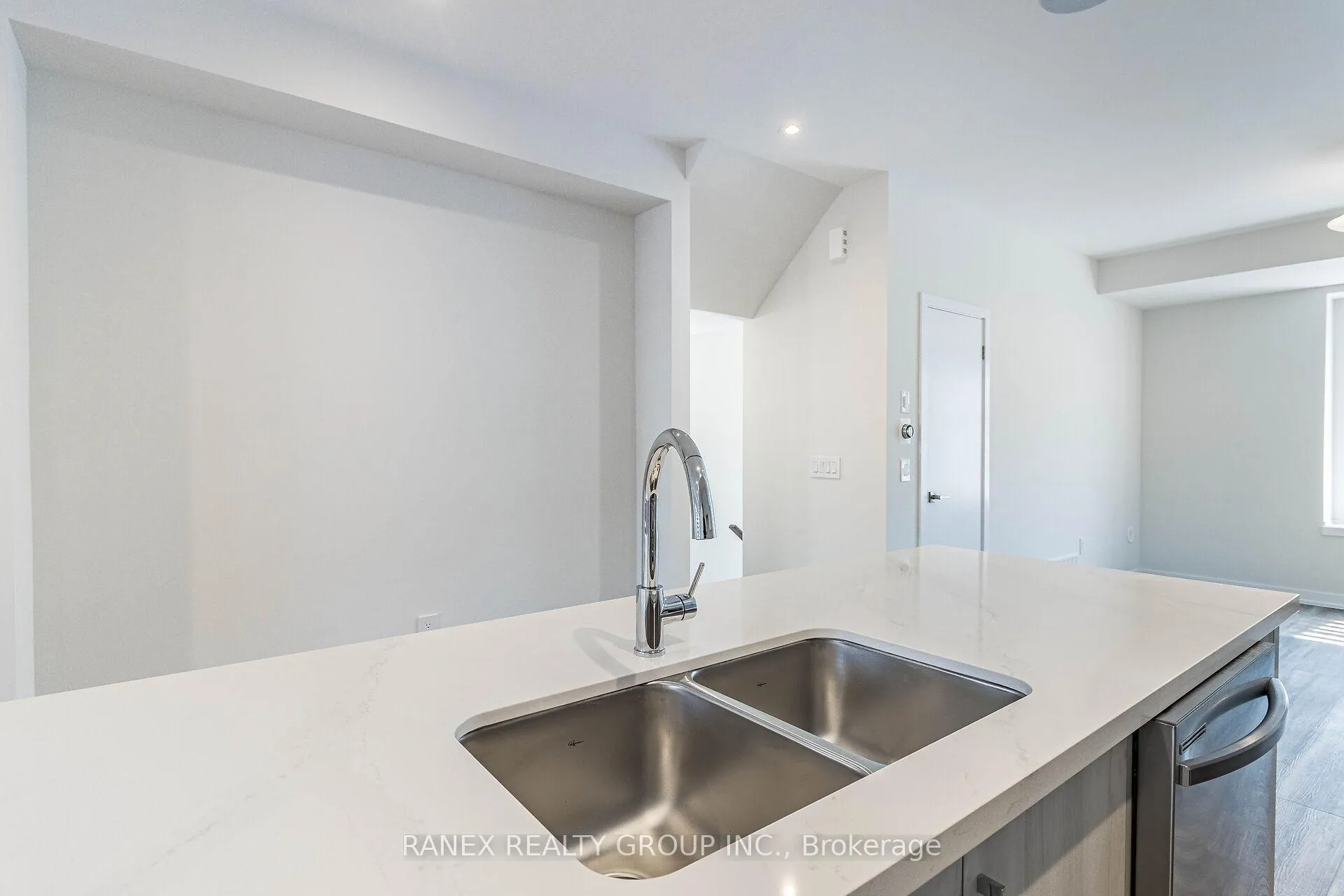 Photo 14 of 1339 Kaniv Street, Oakville, Northwest — HOMEH