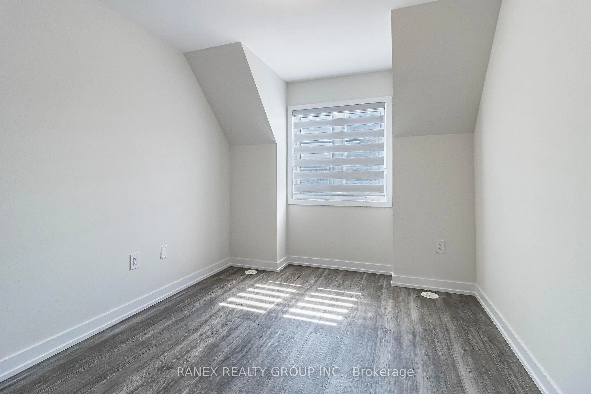 Photo 24 of 1339 Kaniv Street, Oakville, Northwest — HOMEH